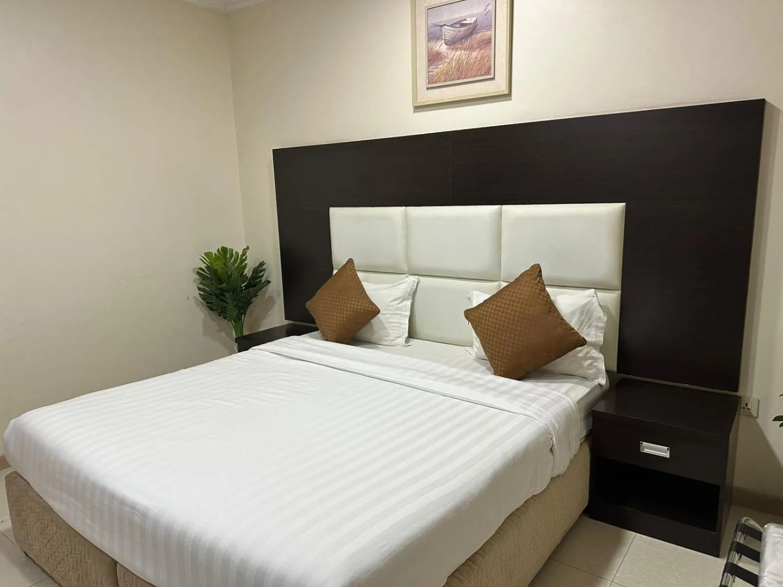 Bed in Almasa Al Khaleejia Serviced Apartments - الماسة الخليجية للشقق المخدومة