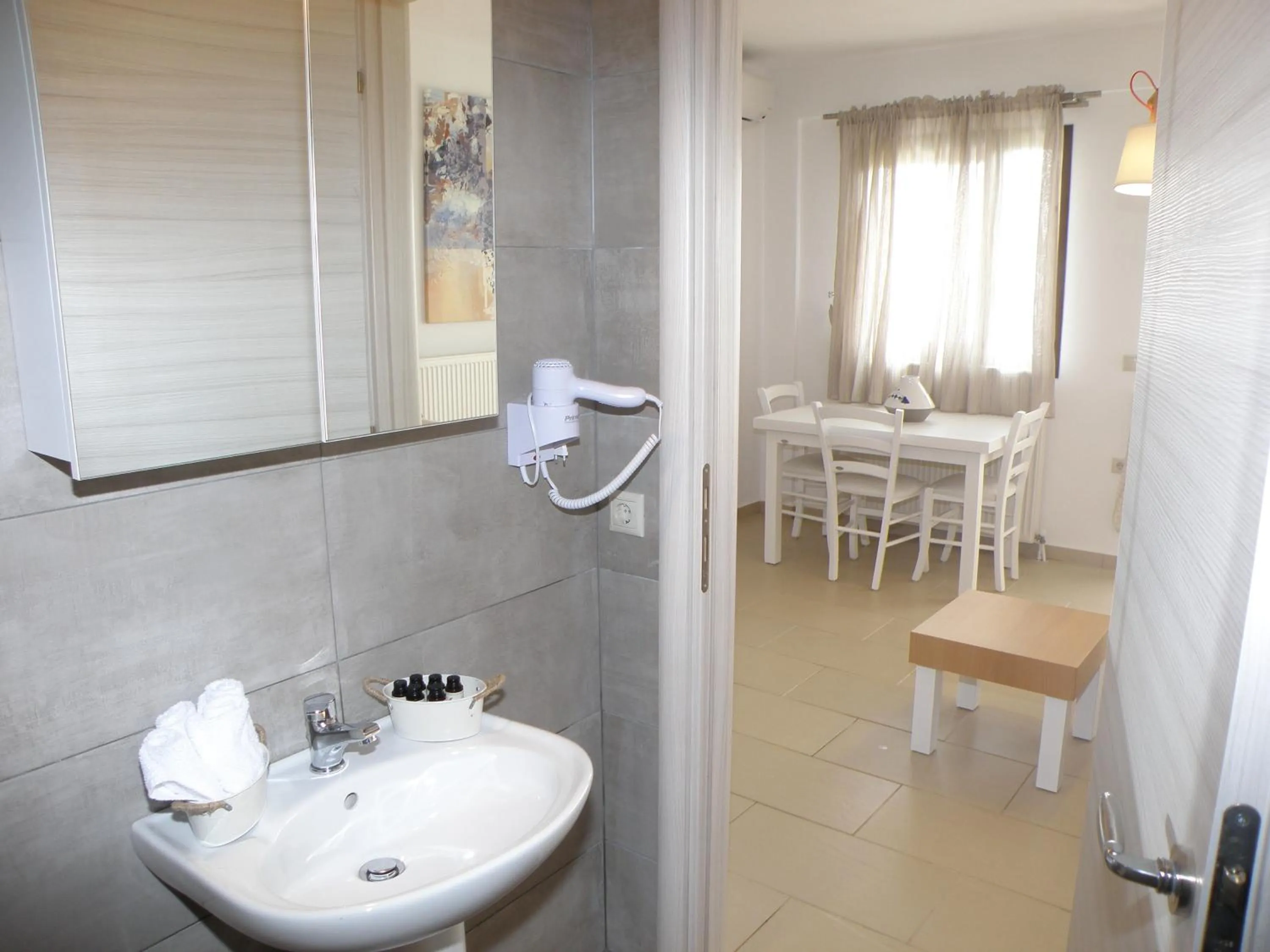 Bathroom in Koumaros Aparthotel
