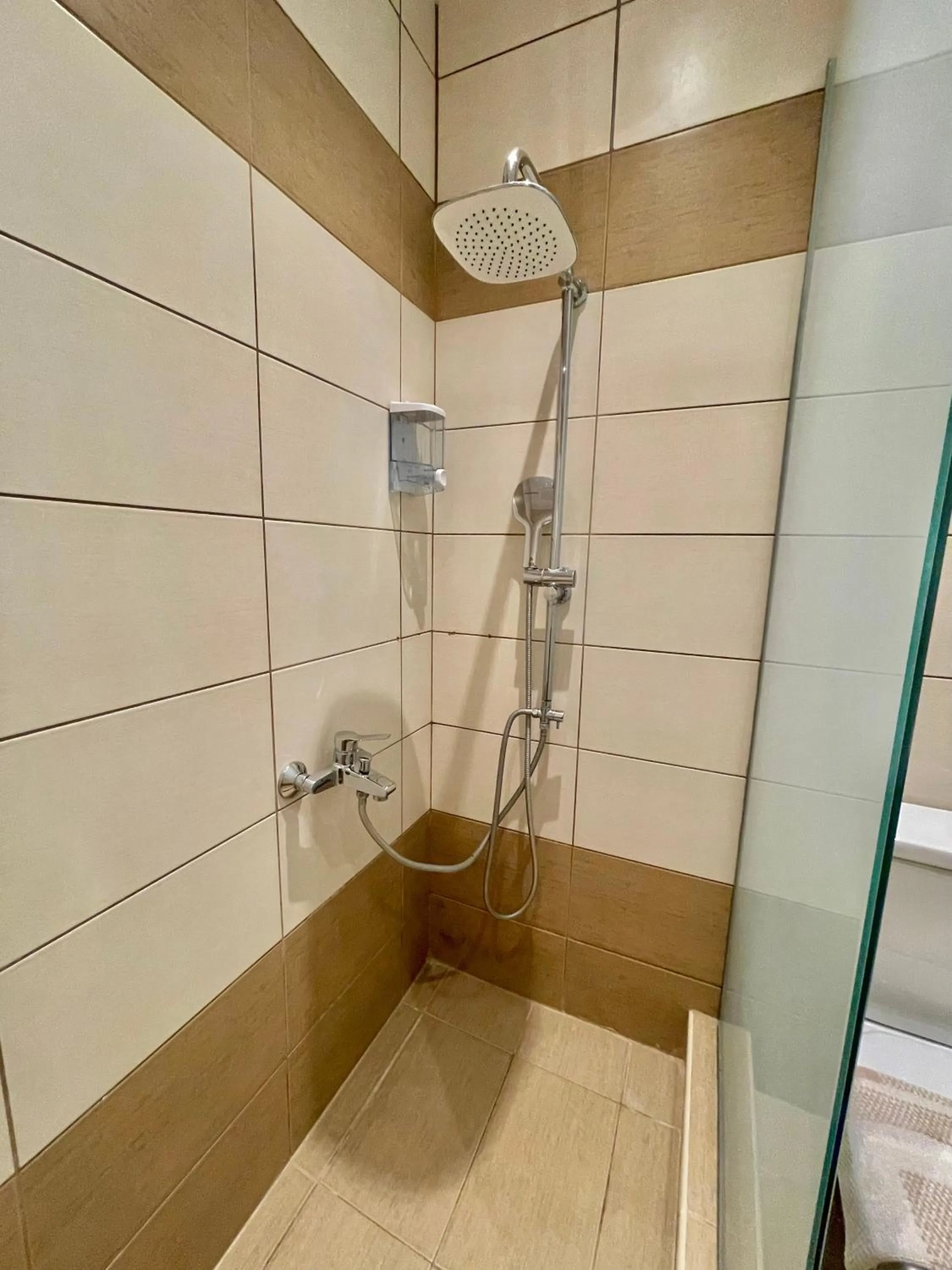 Shower in Koumaros Aparthotel