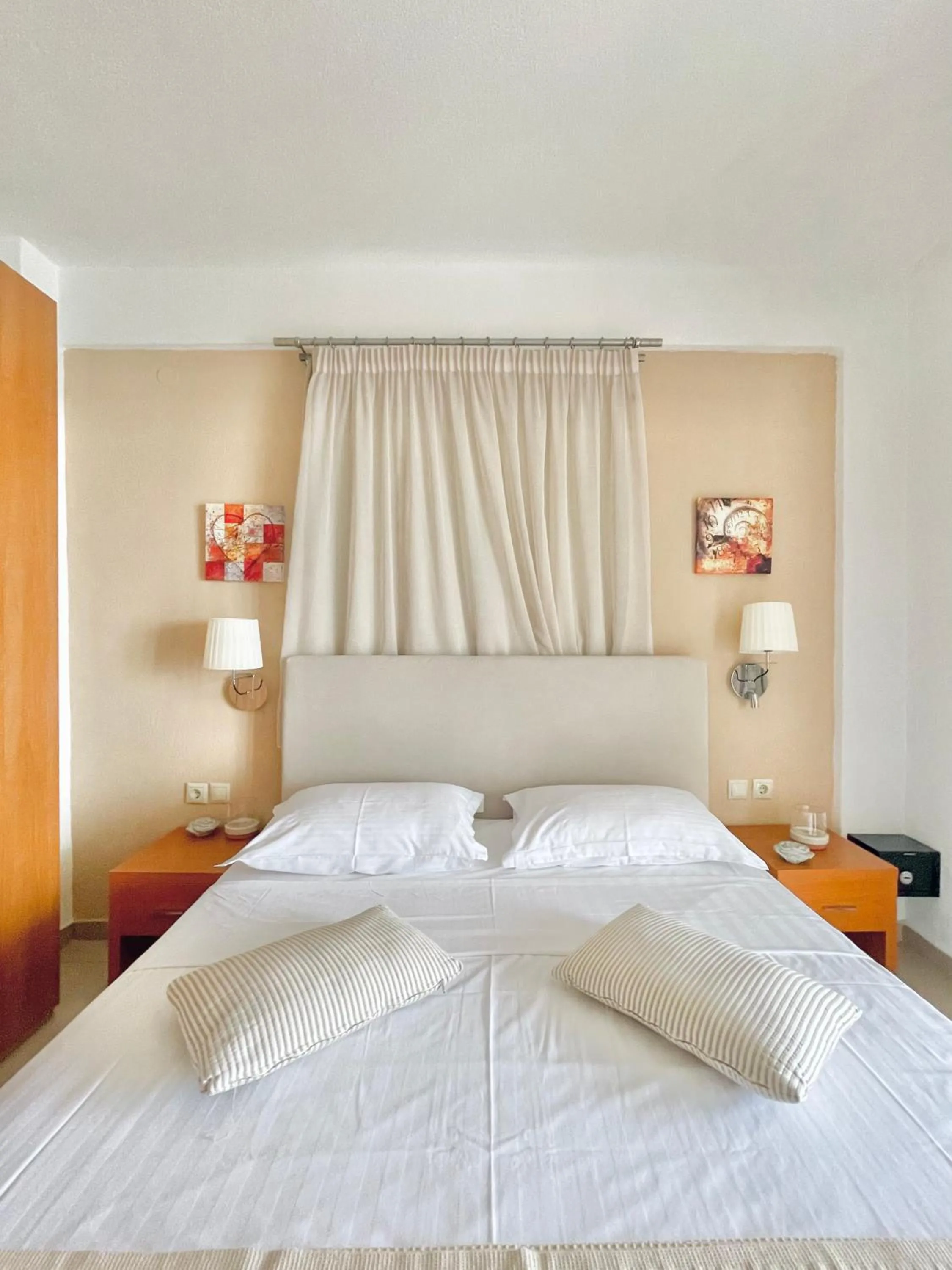 Bed in Koumaros Aparthotel