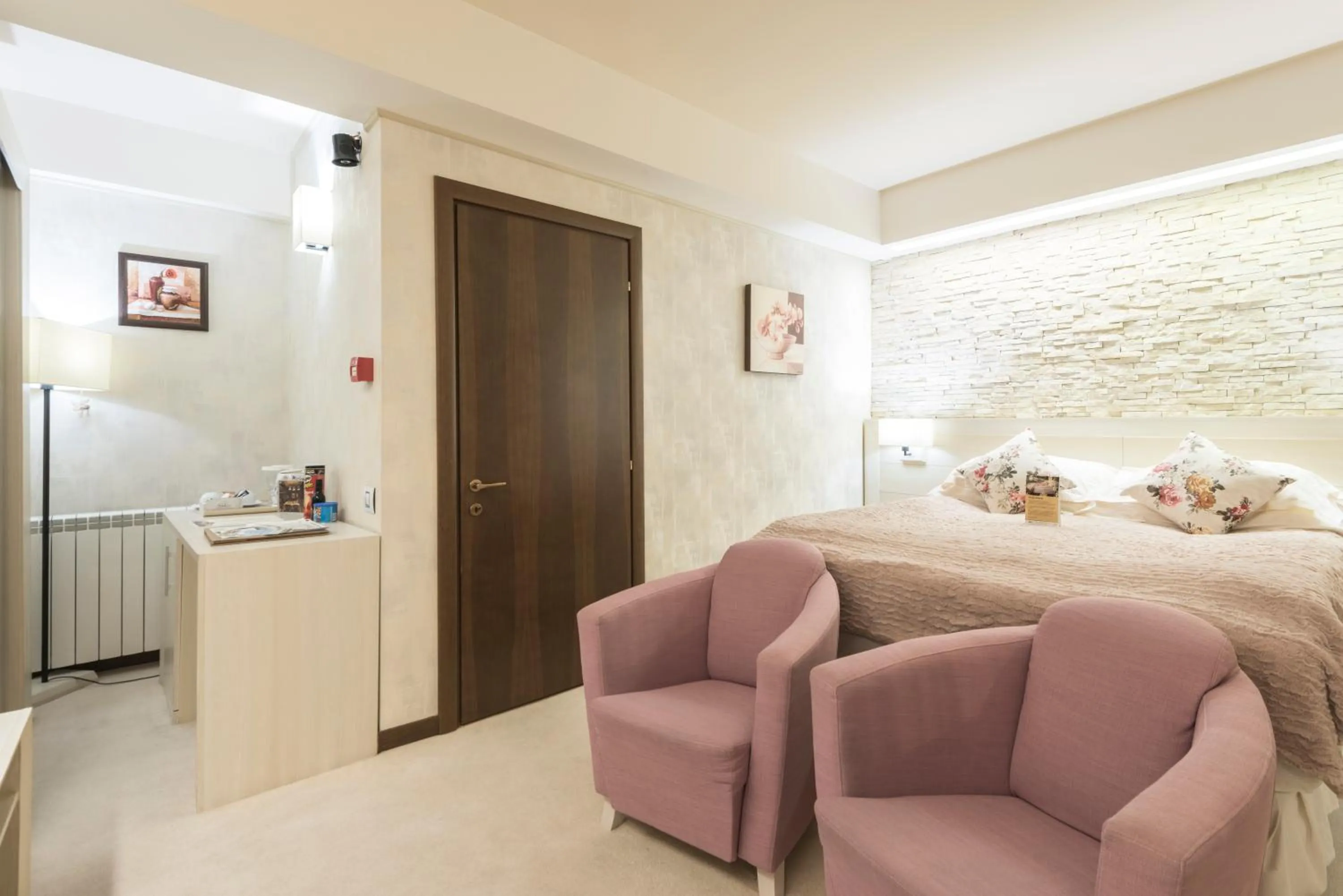 Photo of the whole room, Bed in Ioana Boutique Hotel