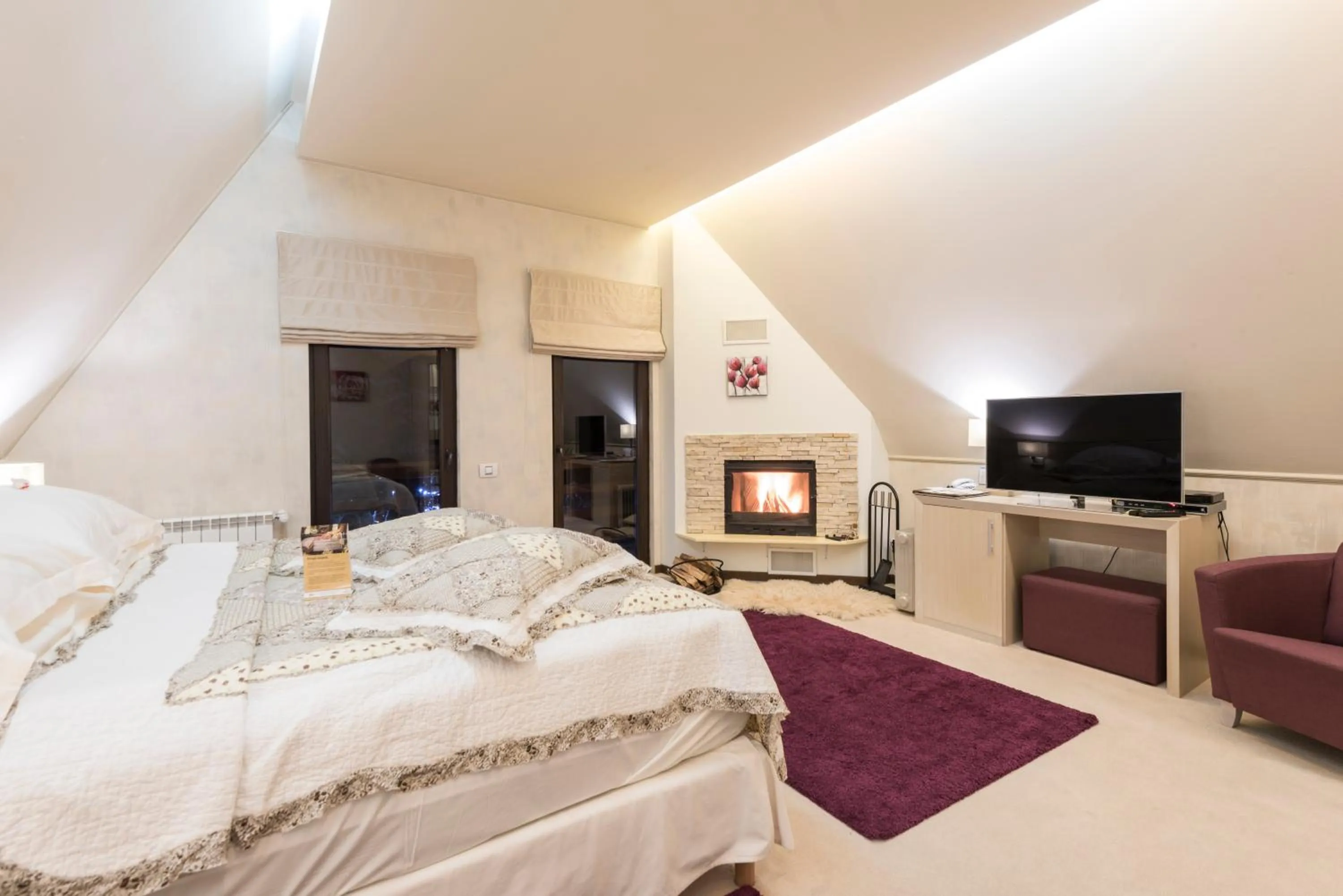 Photo of the whole room, Bed in Ioana Boutique Hotel