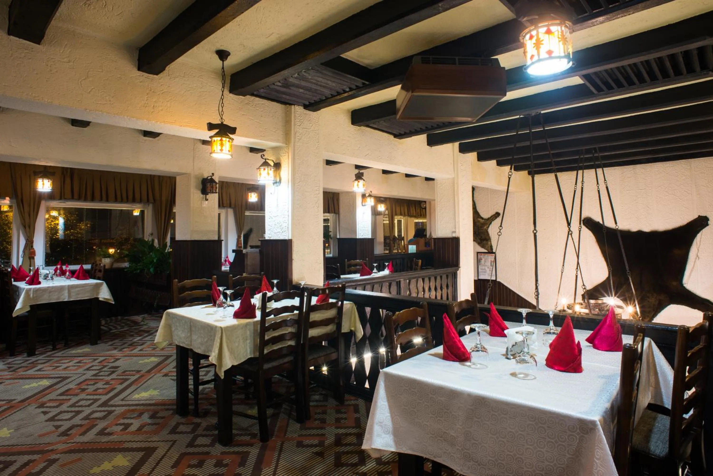 Restaurant/places to eat in Hotel Bucegi