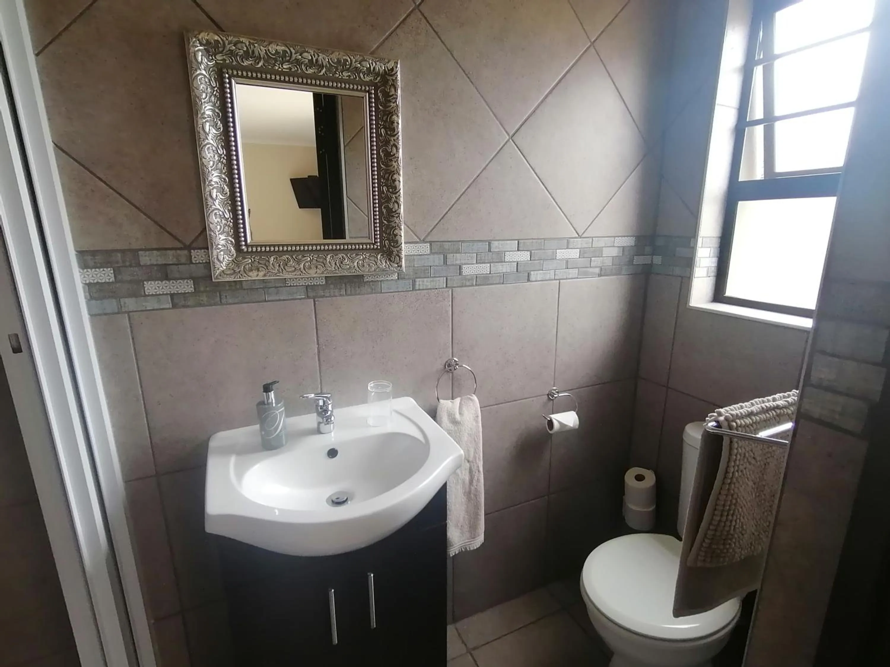 Toilet in Blue Sea Guest House