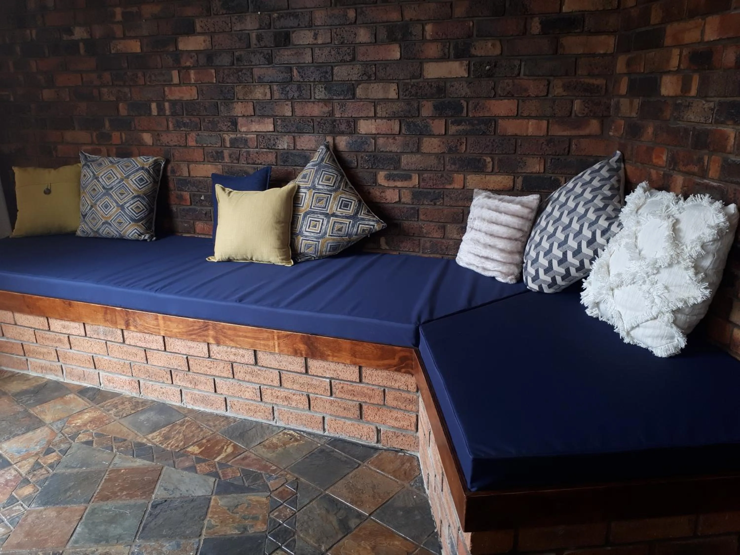 Swimming pool in Blue Sea Guest House