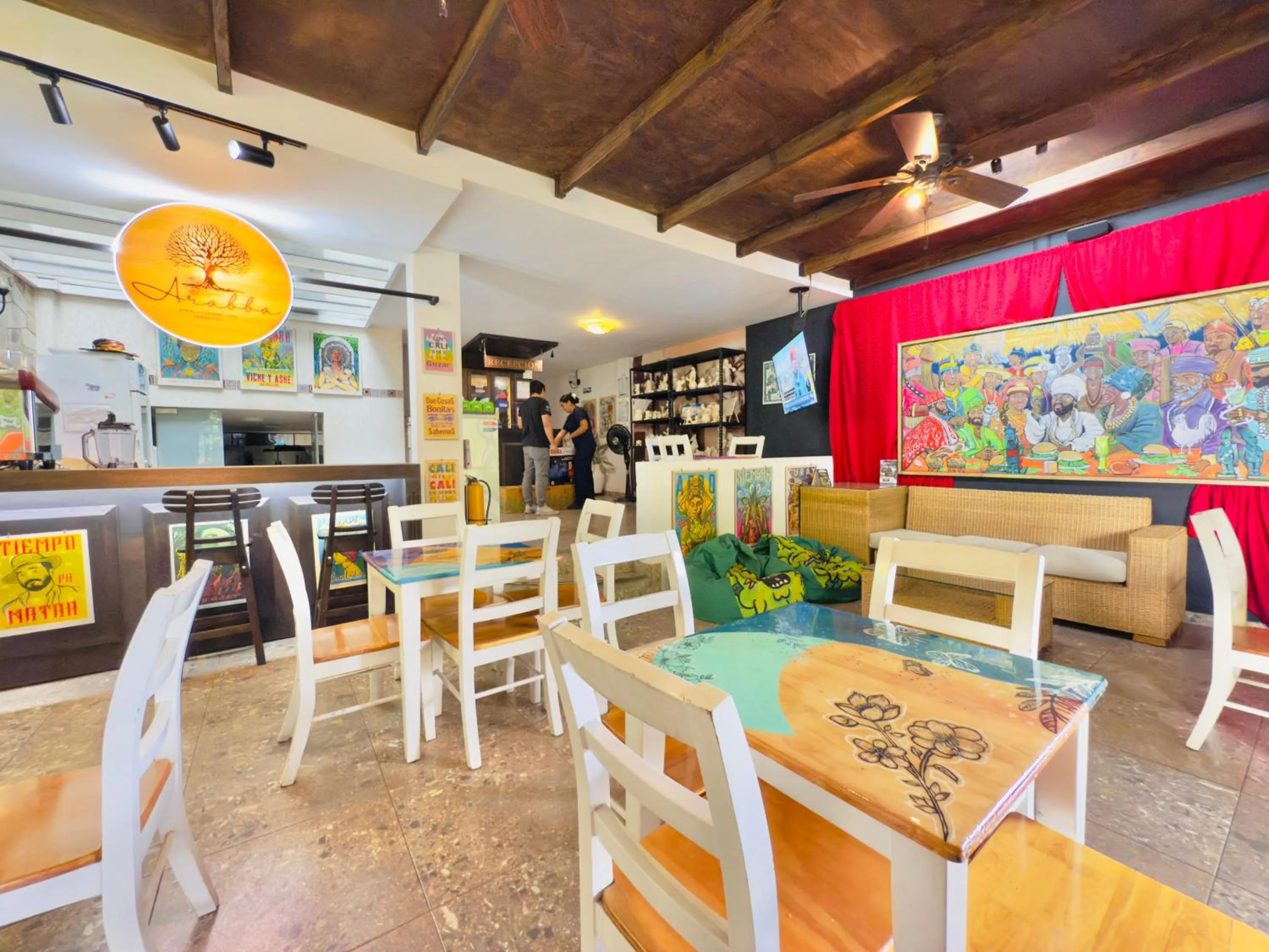 Restaurant/places to eat in Santiago DC Hotel