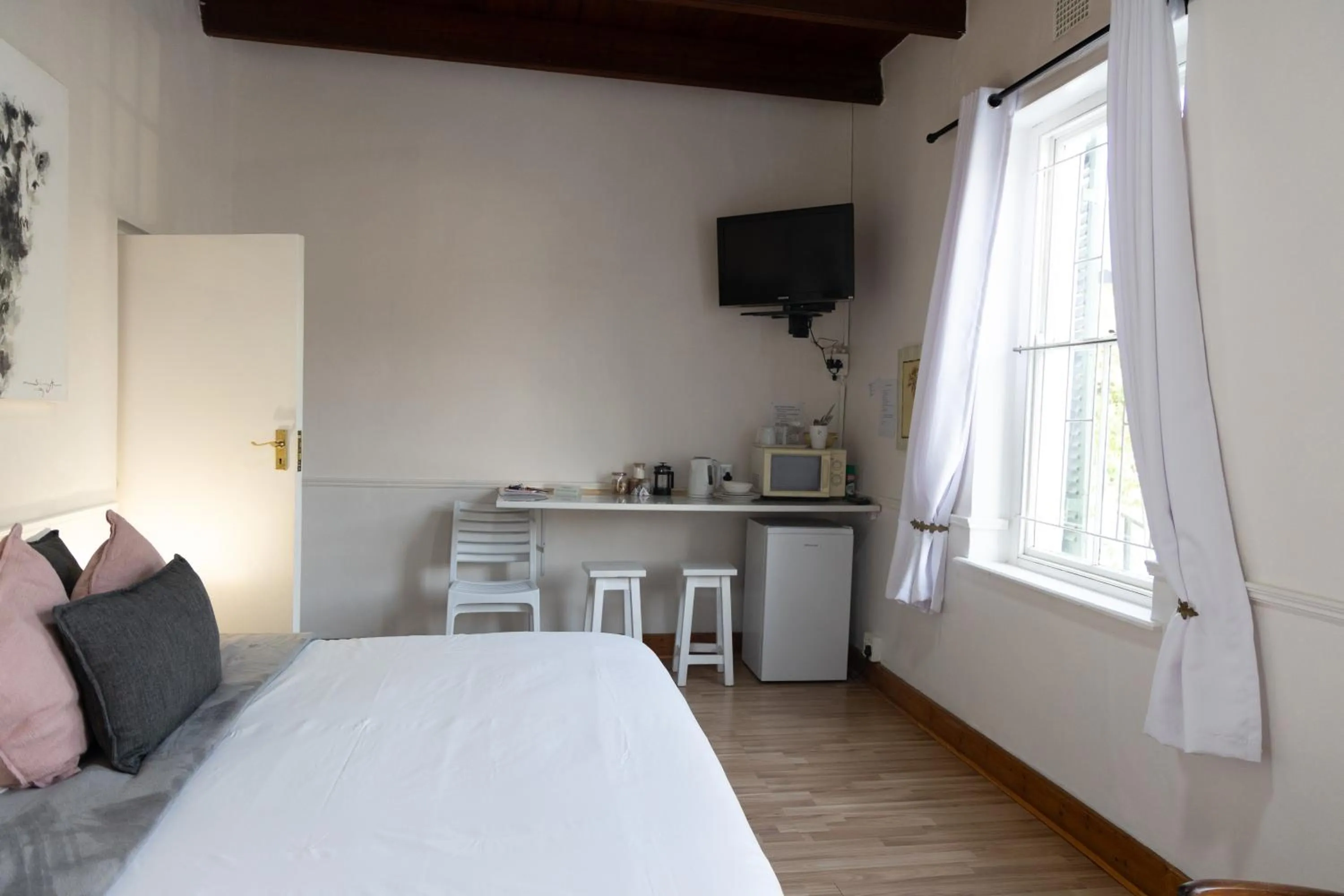 Photo of the whole room, Bed in Montagu Koo Karoo