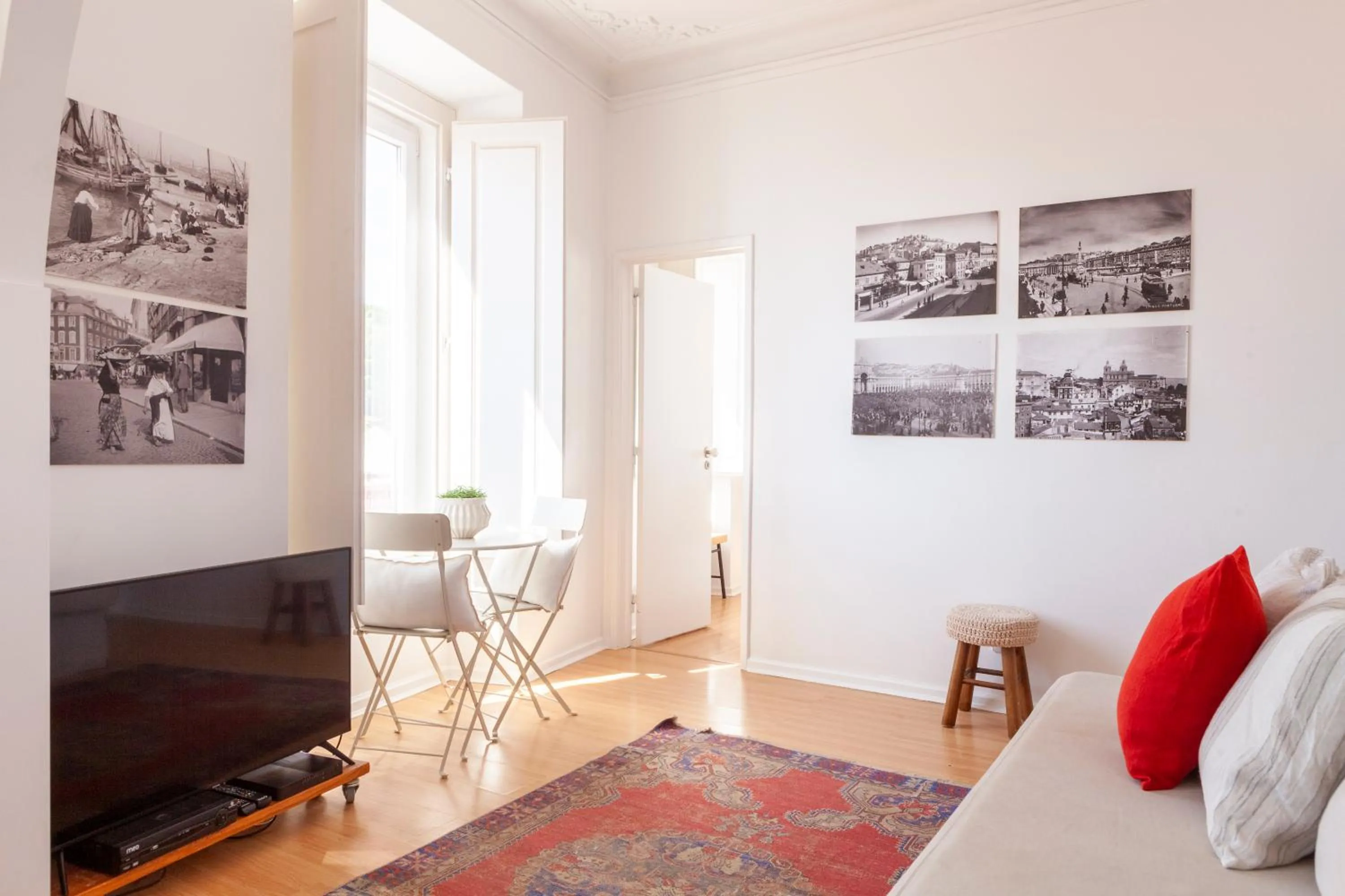Alfama Amazing Scenic River and City View Charming apartment With 2 bedrooms and AC 19th Century Building