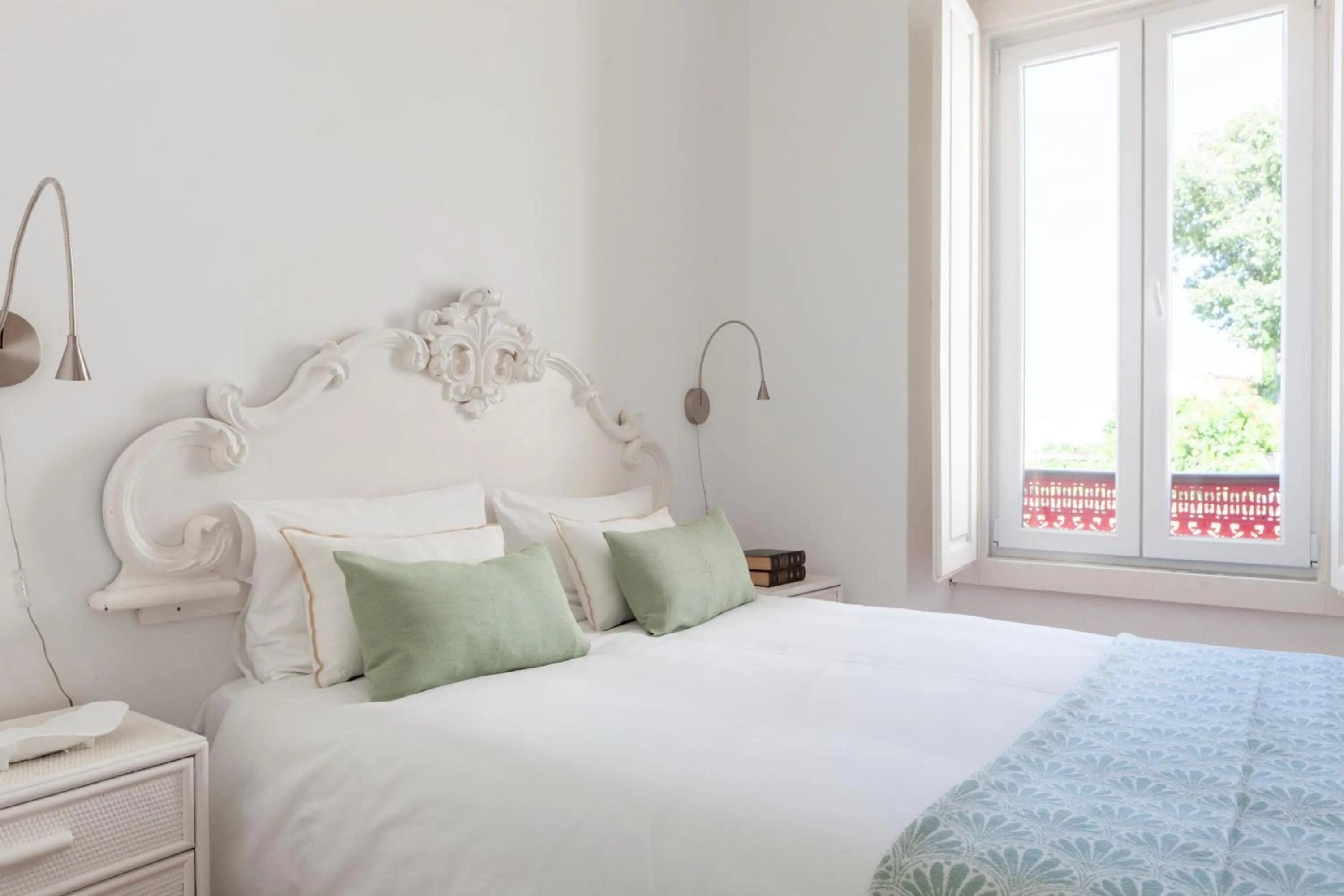 Bed in Alfama Amazing Scenic River and City View Charming apartment With 2 bedrooms and AC 19th Century Building