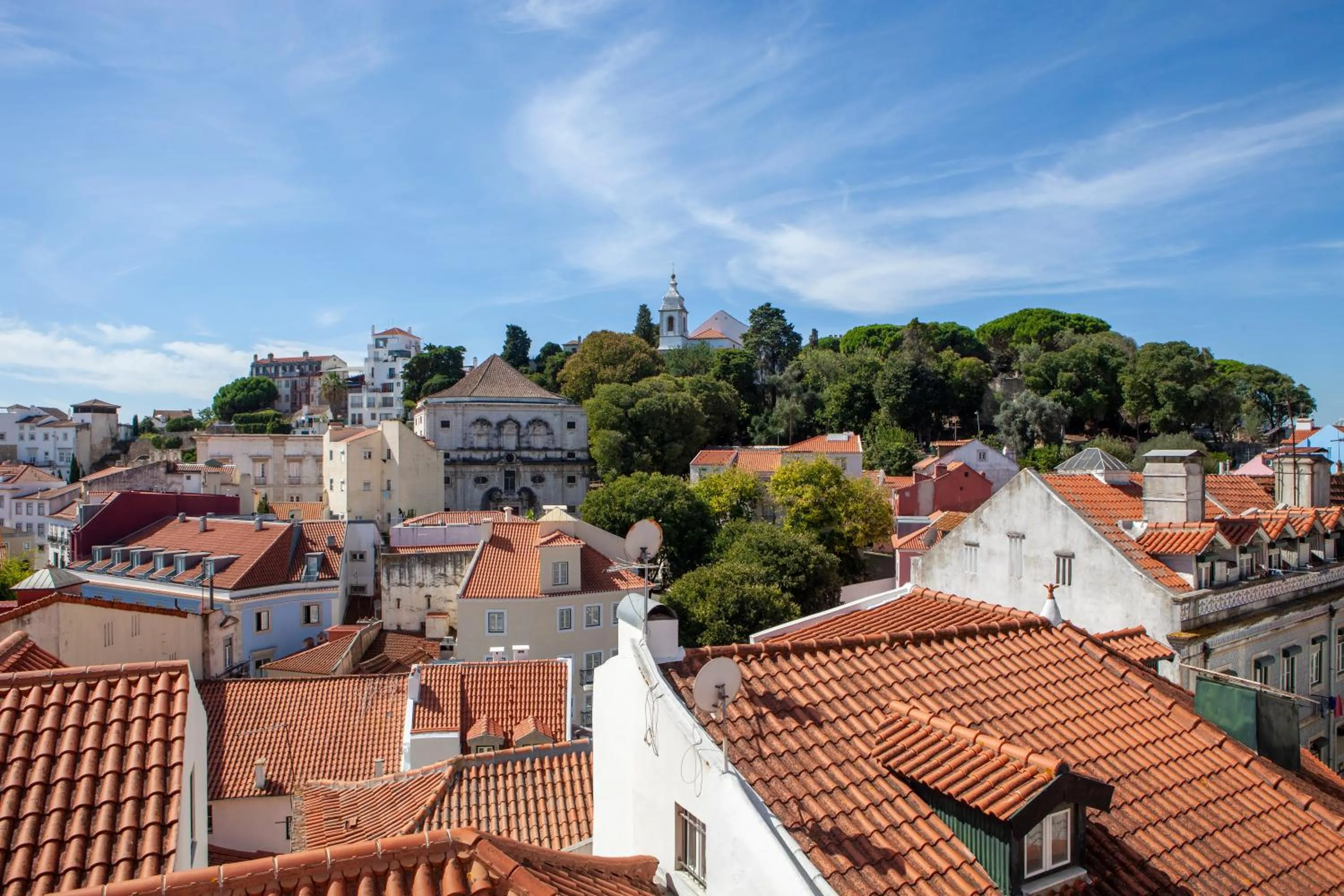 Alfama Amazing Scenic River and City View Charming apartment With 2 bedrooms and AC 19th Century Building