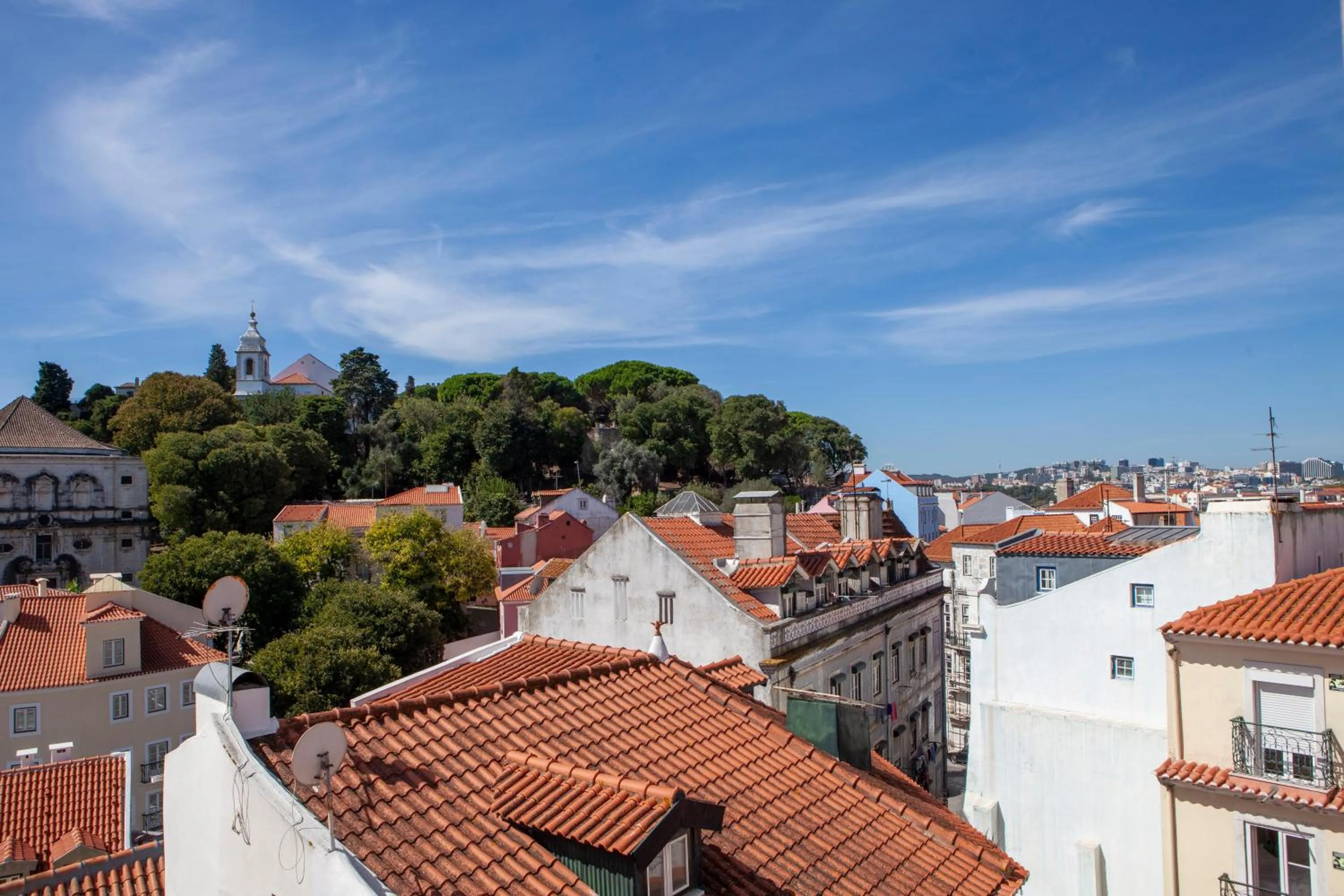 Alfama Amazing Scenic River and City View Charming apartment With 2 bedrooms and AC 19th Century Building