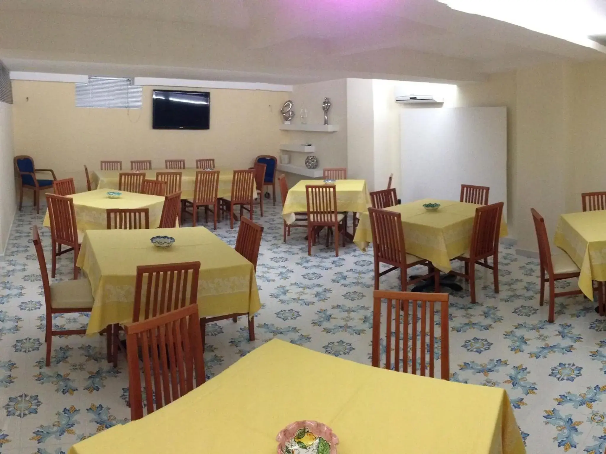 Restaurant/places to eat in Costa Hotel Restaurant/places to eat in Costa Hotel