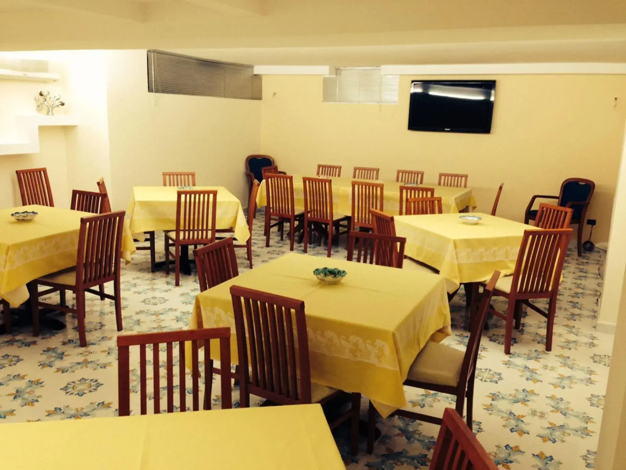 Restaurant/places to eat in Costa Hotel Restaurant/places to eat in Costa Hotel