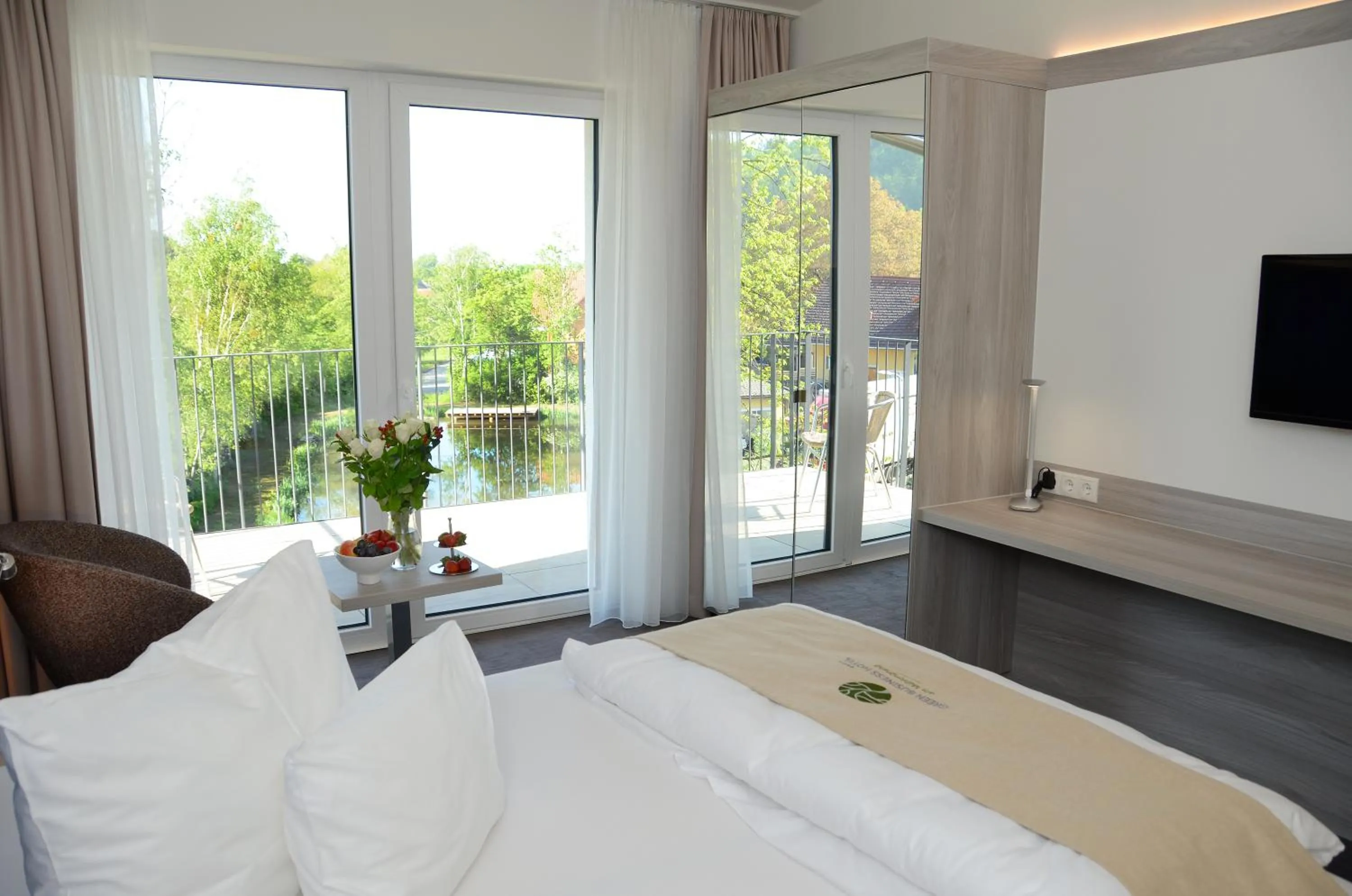 Double Room with Lake View - single occupancy in Green Business Hotel am Mühlengrund
