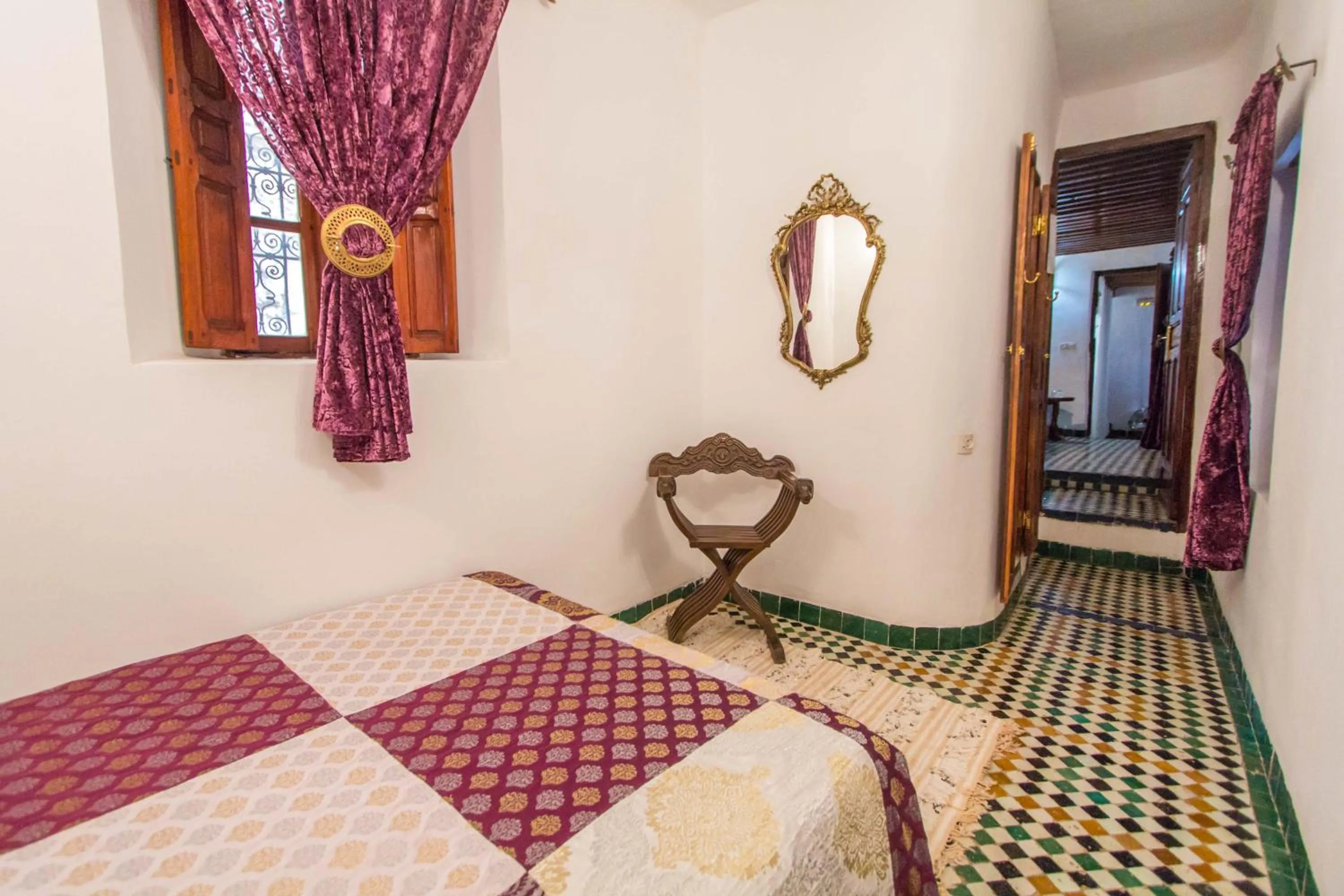 Photo of the whole room, Bed in Riad Dar Skalli & SPA