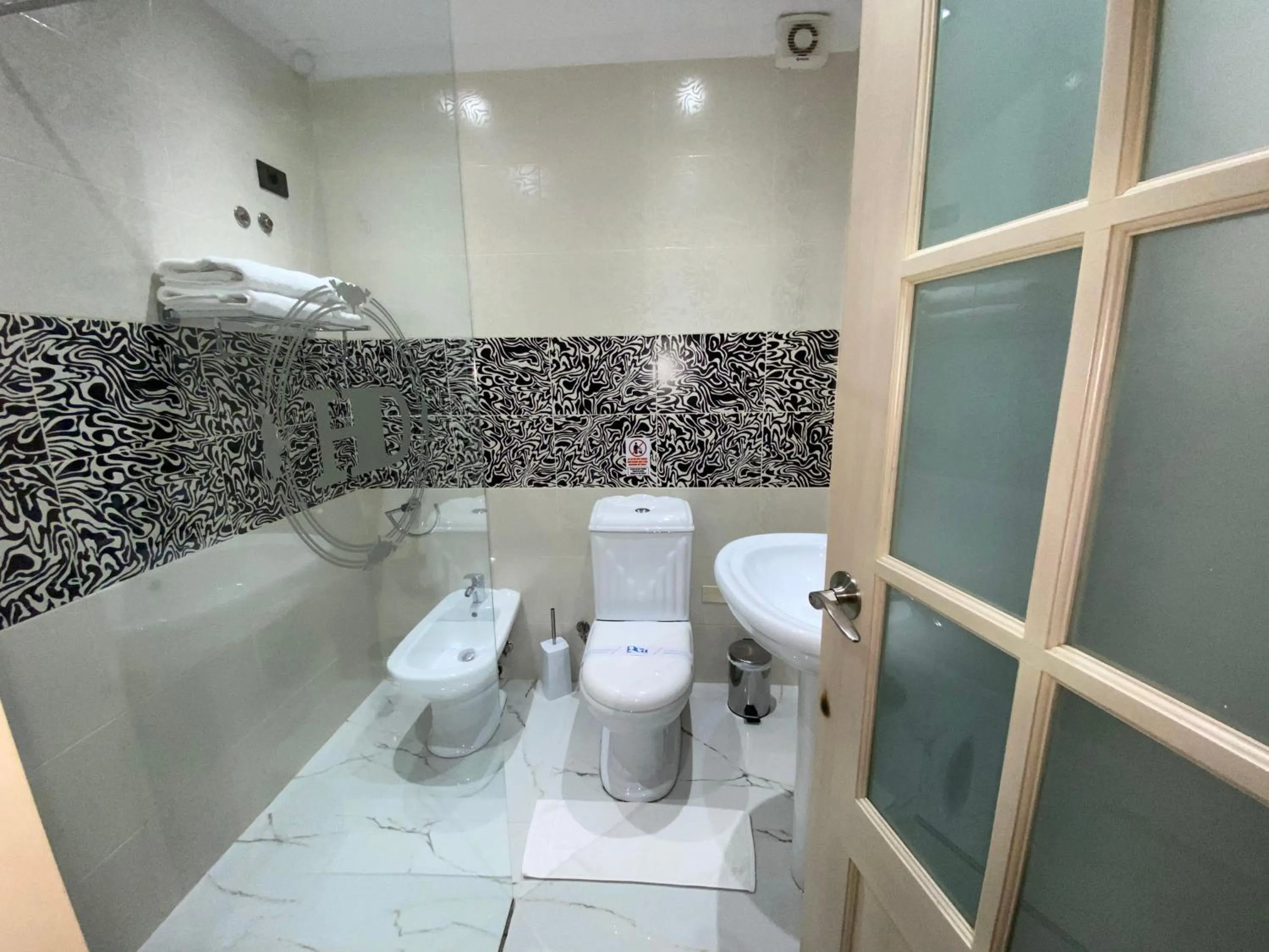 Shower in Hotel Deluxe