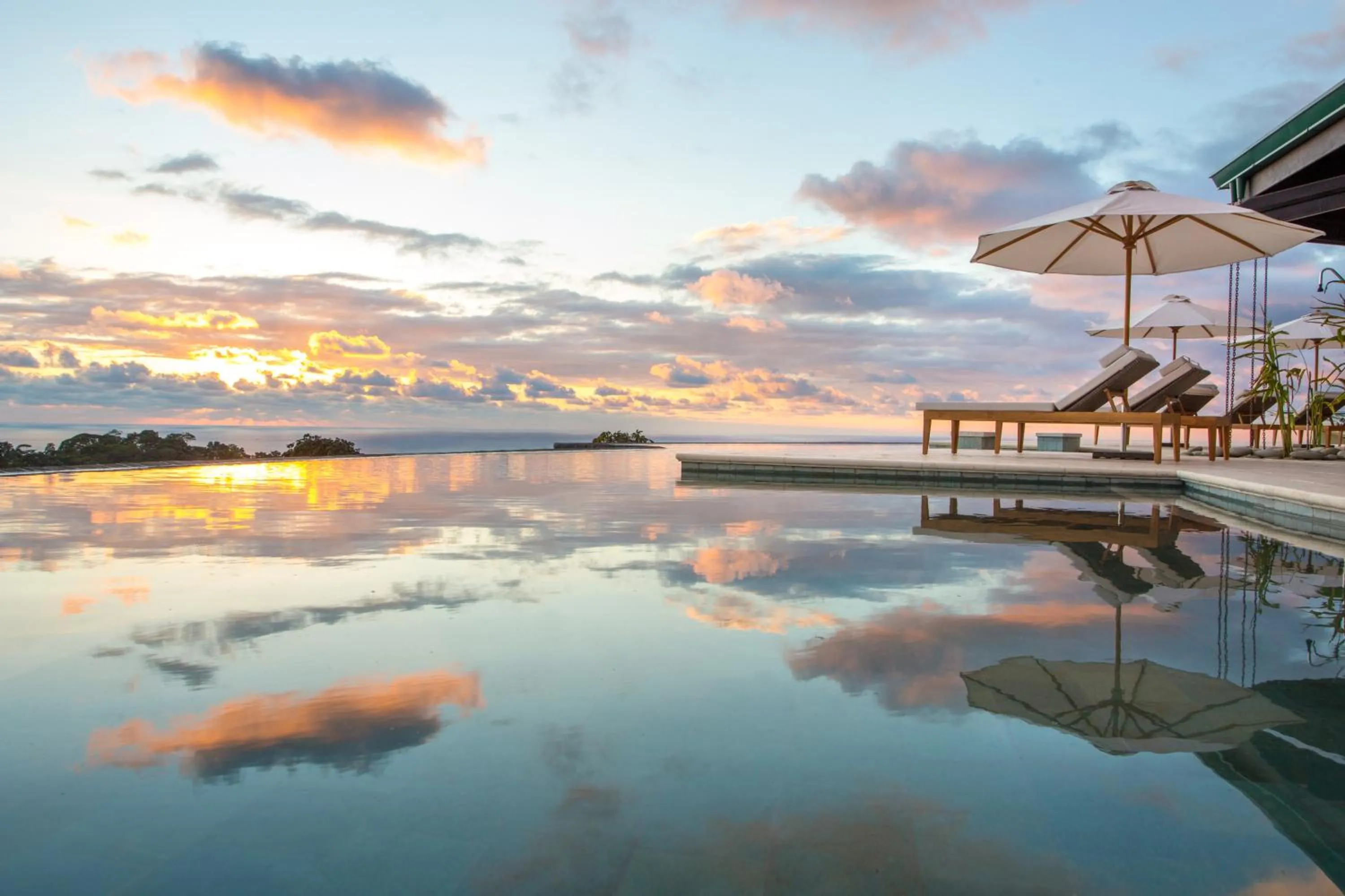 Swimming pool in Hotel Three Sixty - Adults Only
