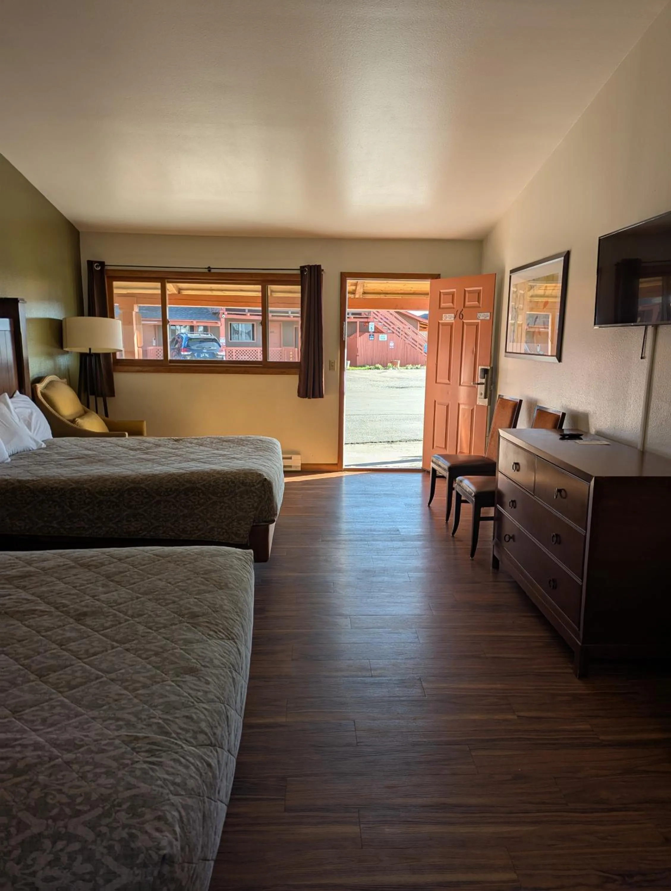 Bed in Western Inn Motel & RV Park