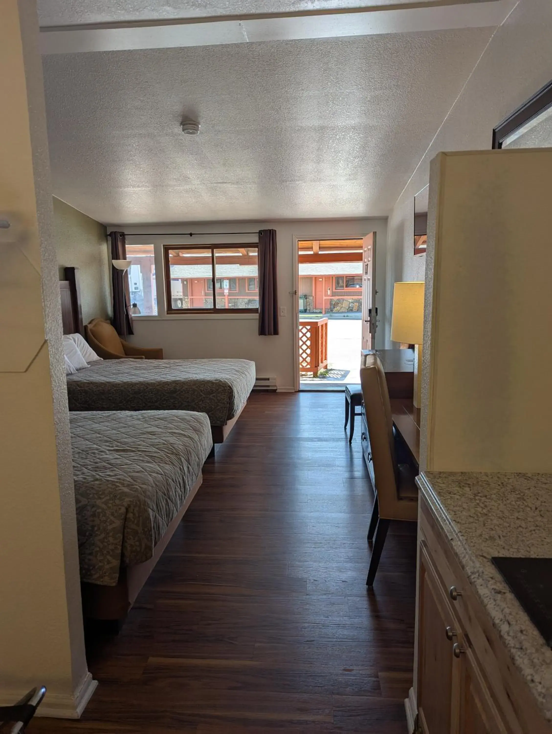 Standard Queen Room in Western Inn Motel & RV Park Standard Queen Room in Western Inn Motel & RV Park