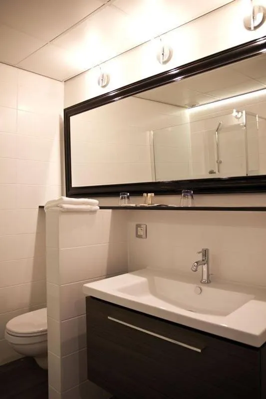 Bathroom in Blanckthys Hotel Voeren