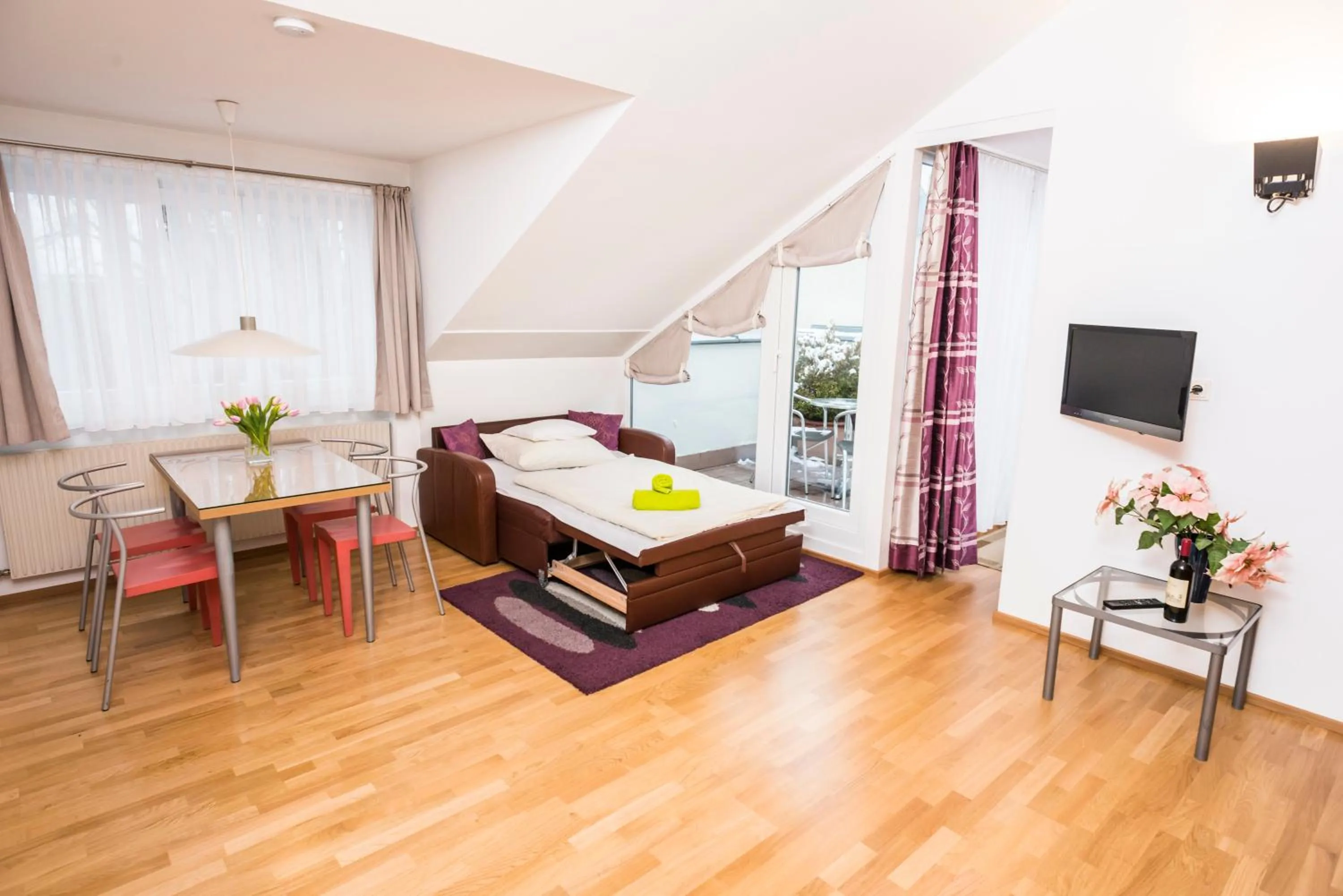 Photo of the whole room, Bed in Appartements Ferchergasse