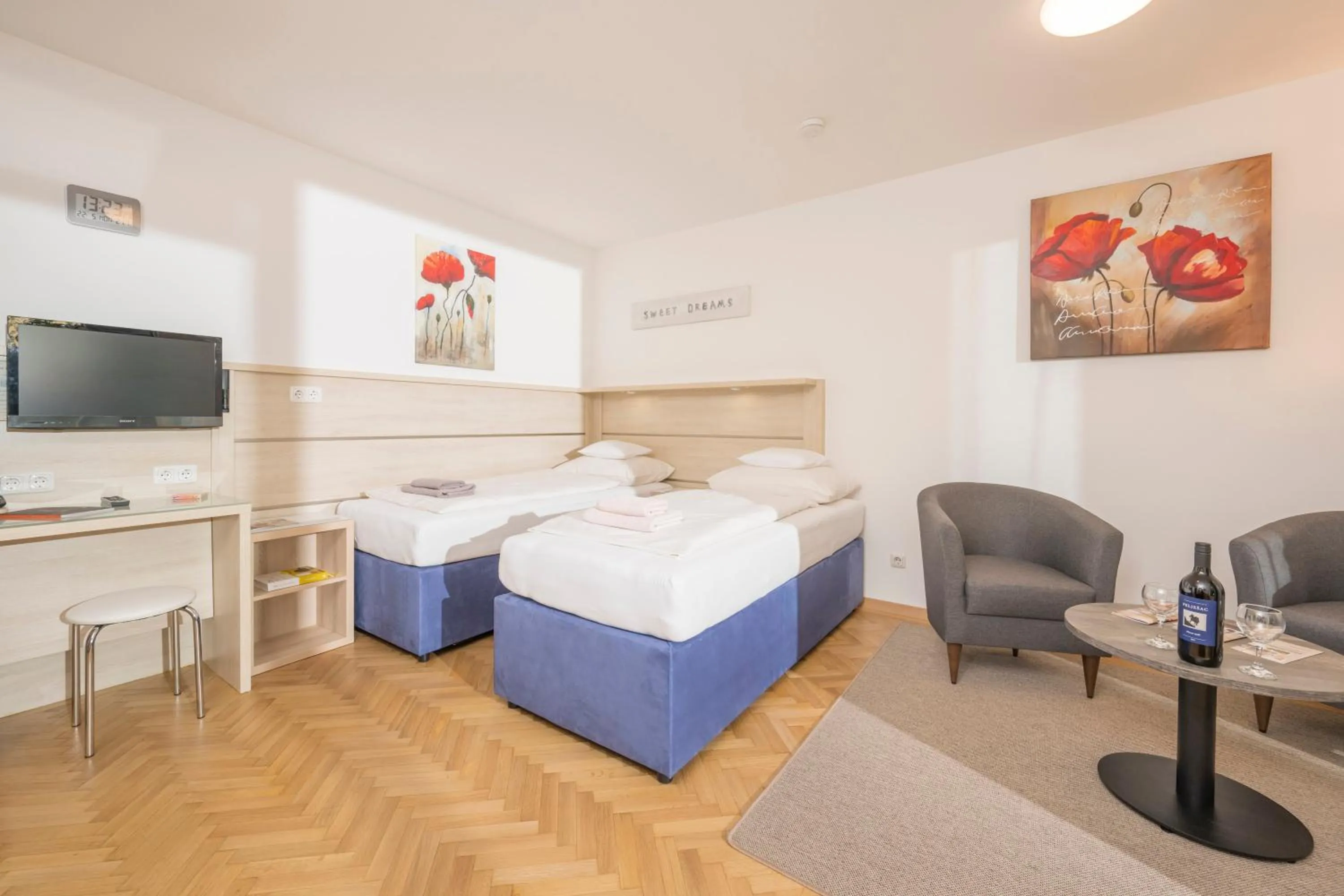 Photo of the whole room, Bed in Appartements Ferchergasse