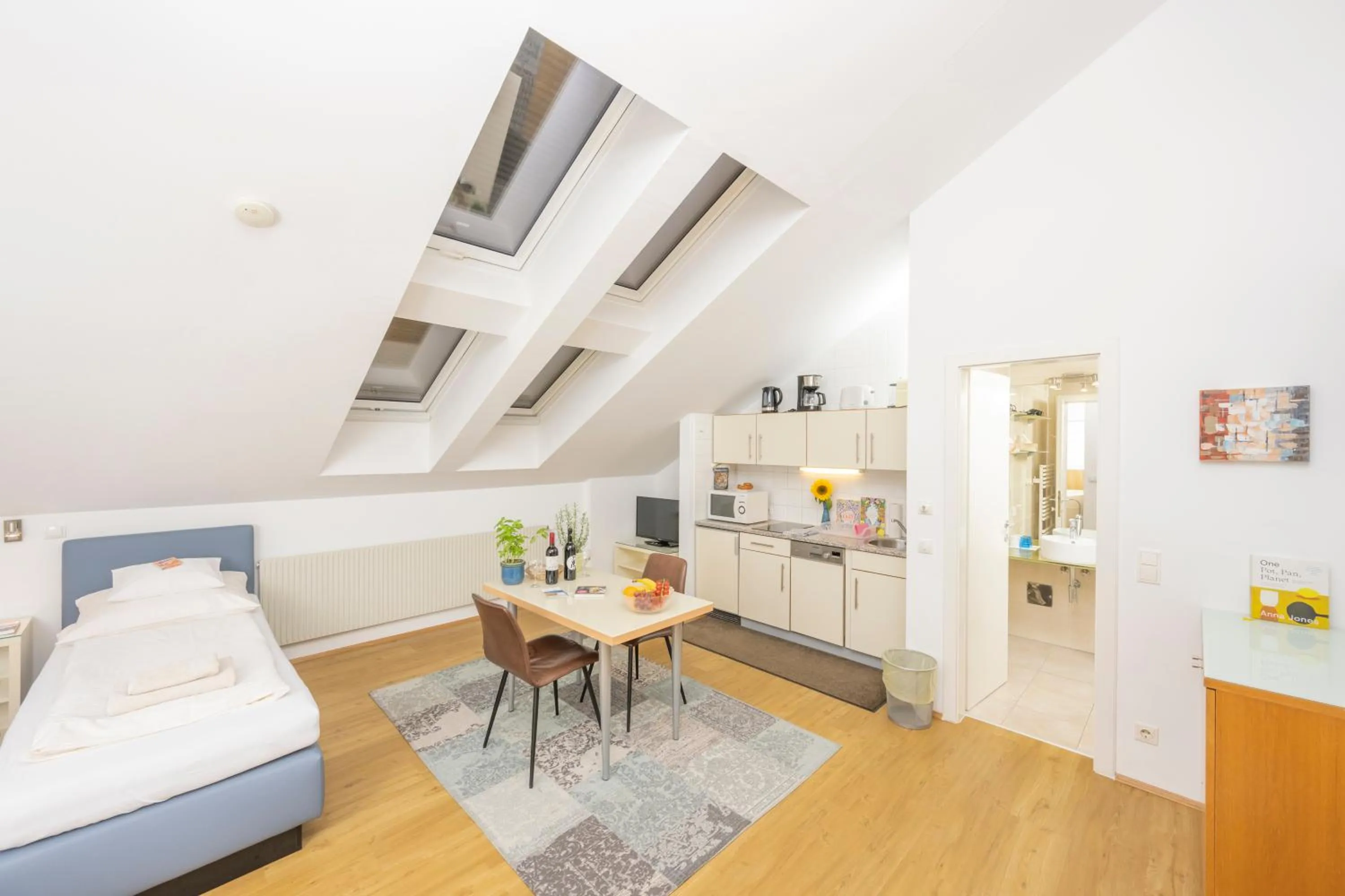 Photo of the whole room, Bed in Appartements Ferchergasse