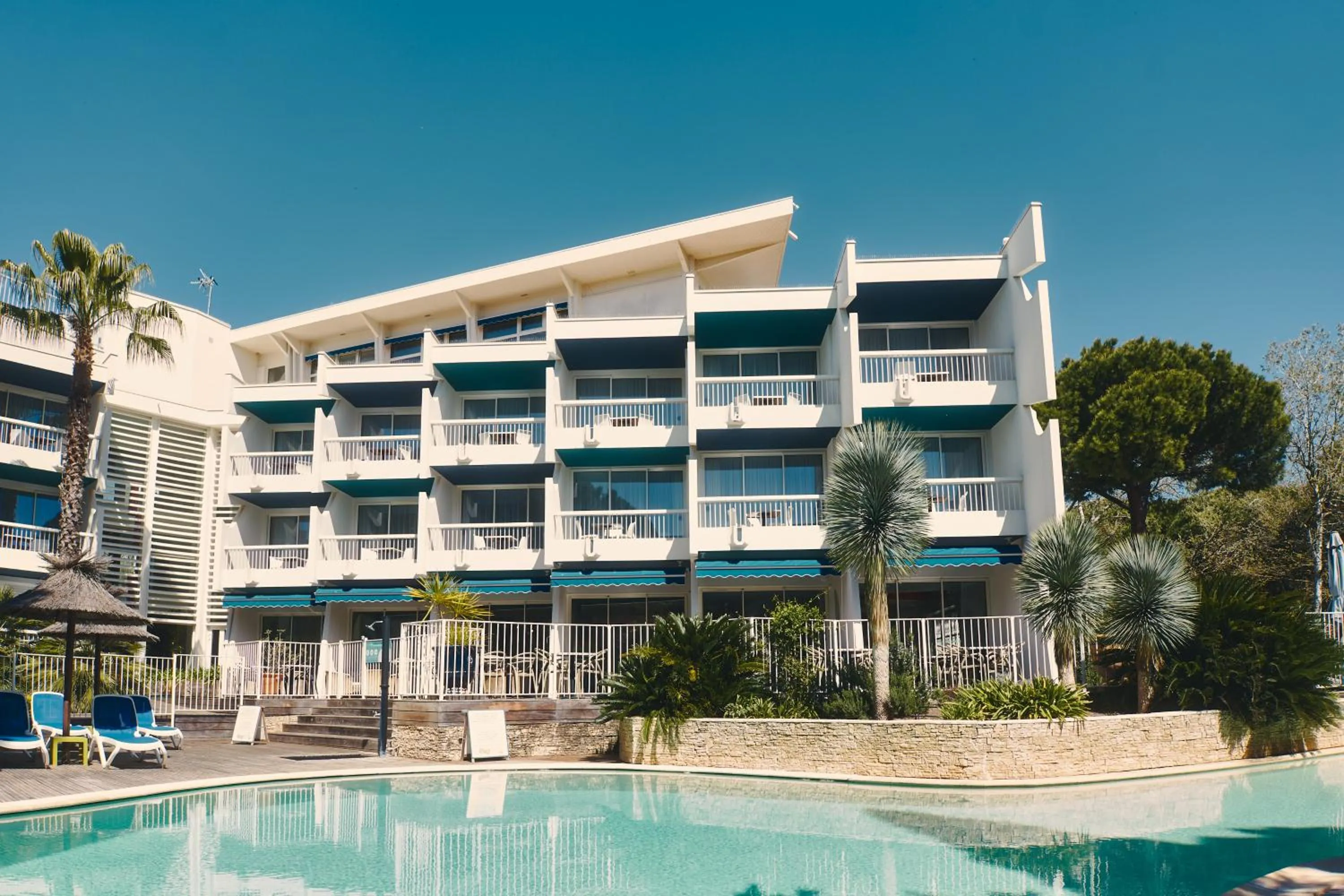 Swimming pool in Hotel Le Quetzal