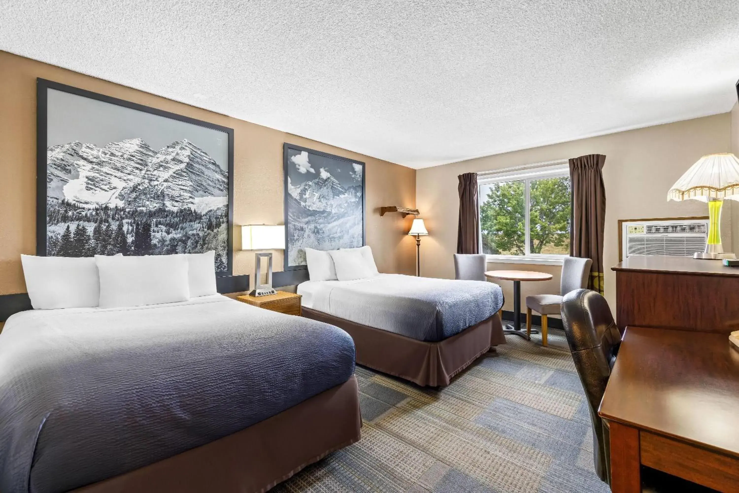 Bed in Super 8 by Wyndham Colorado Springs Peterson Space Force Bed in Super 8 by Wyndham Colorado Springs Peterson Space Force