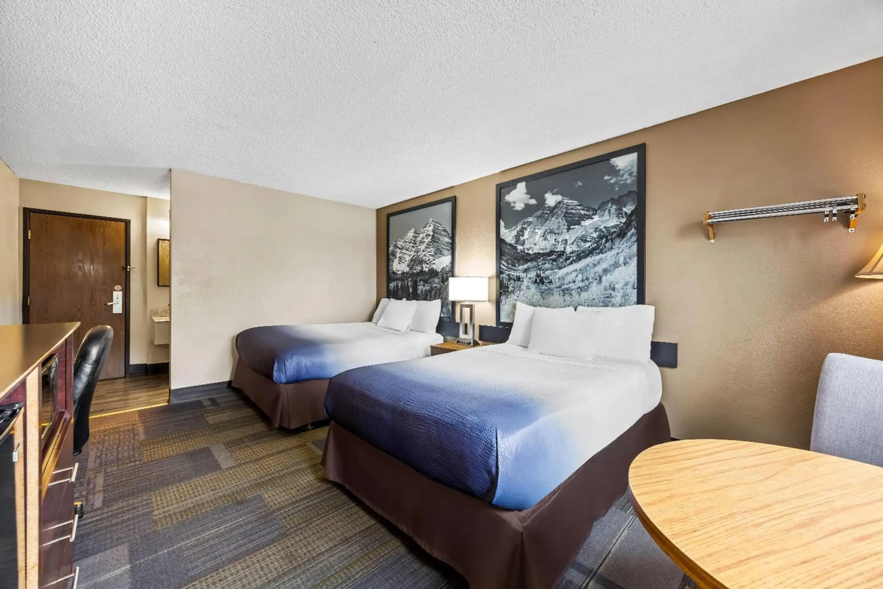 Bed in Super 8 by Wyndham Colorado Springs Peterson Space Force Bed in Super 8 by Wyndham Colorado Springs Peterson Space Force