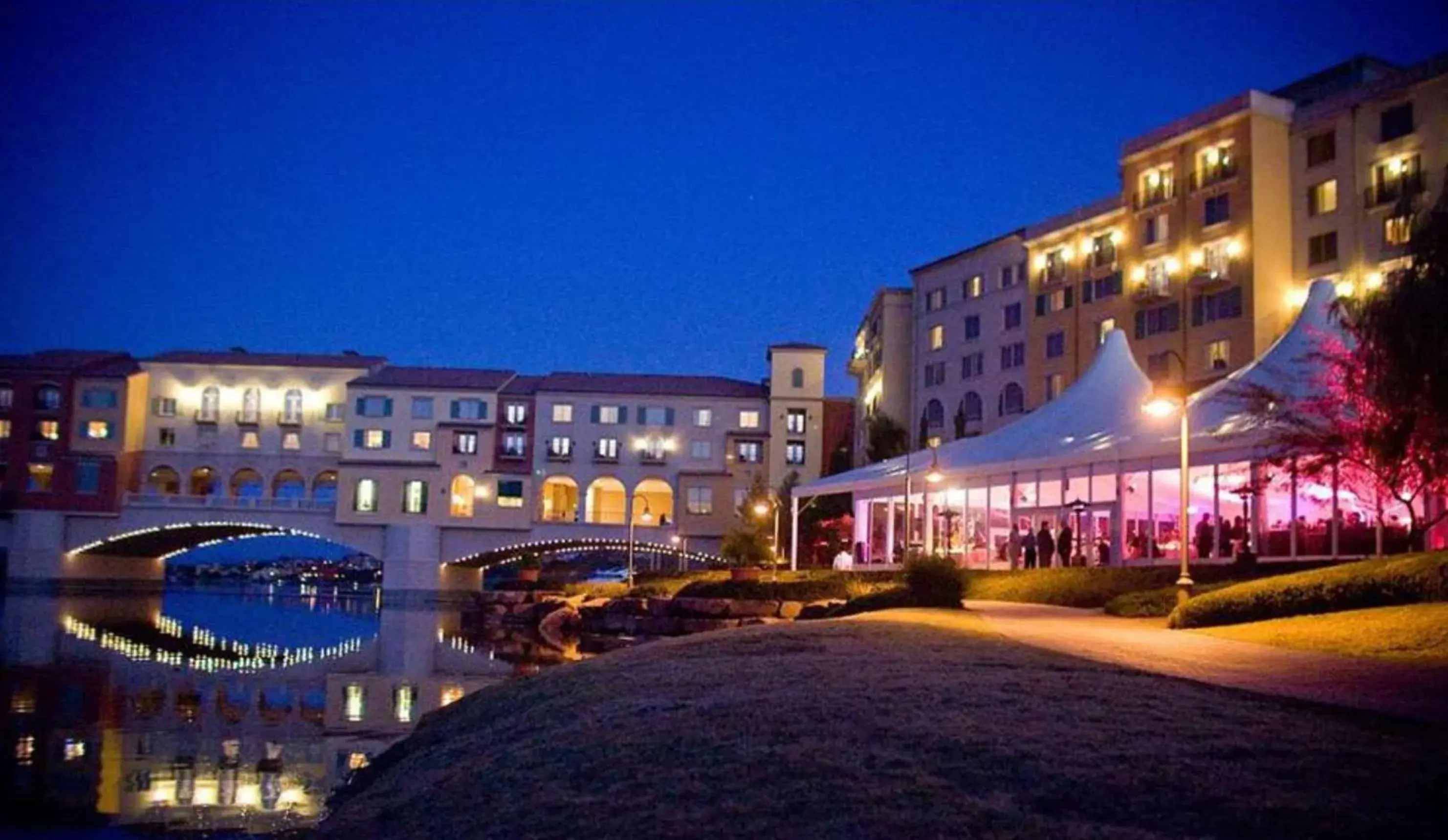 Property building in Hilton Lake Las Vegas Resort & Spa Property building in Hilton Lake Las Vegas Resort & Spa