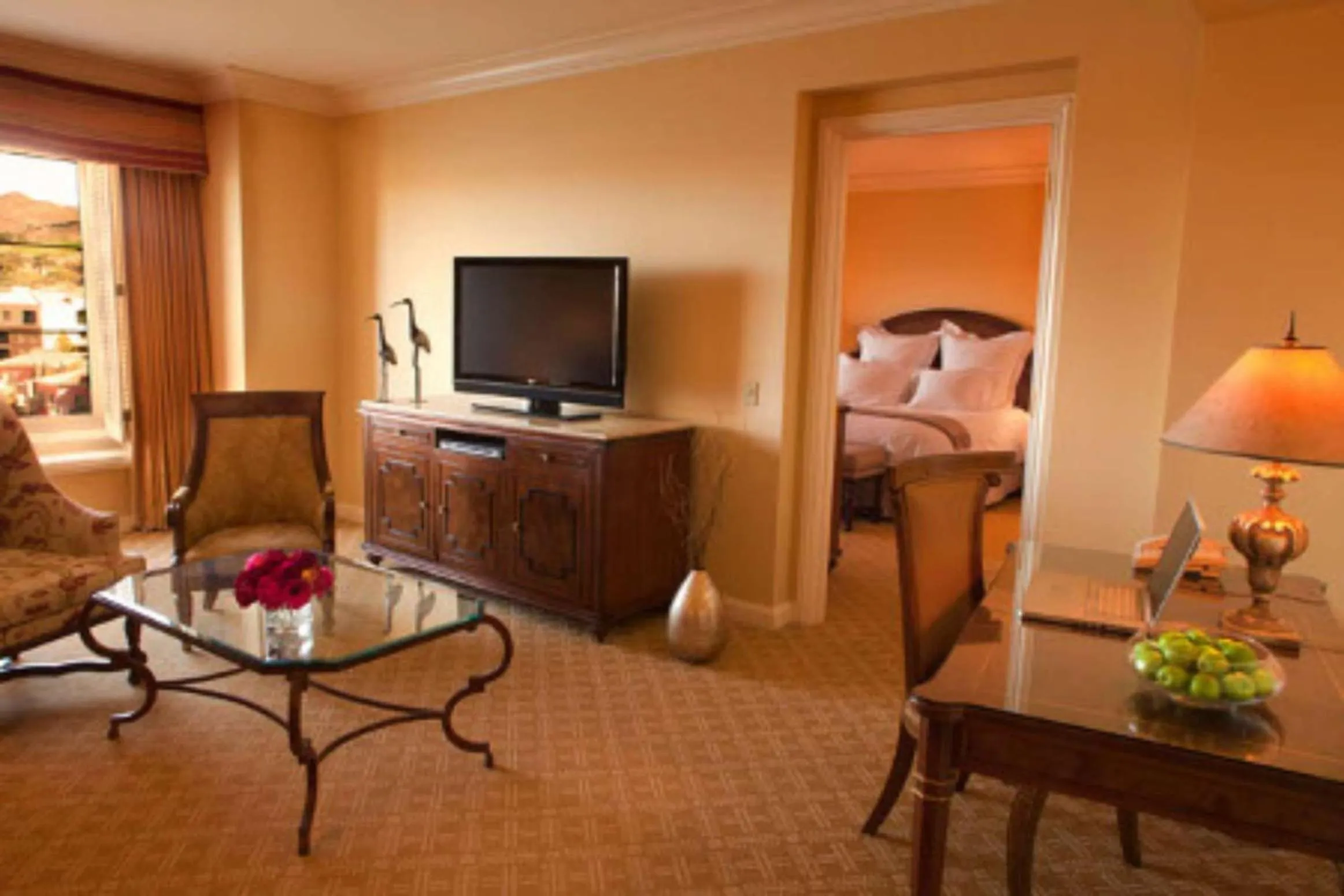 Communal lounge/ TV room, Bed in Hilton Lake Las Vegas Resort & Spa