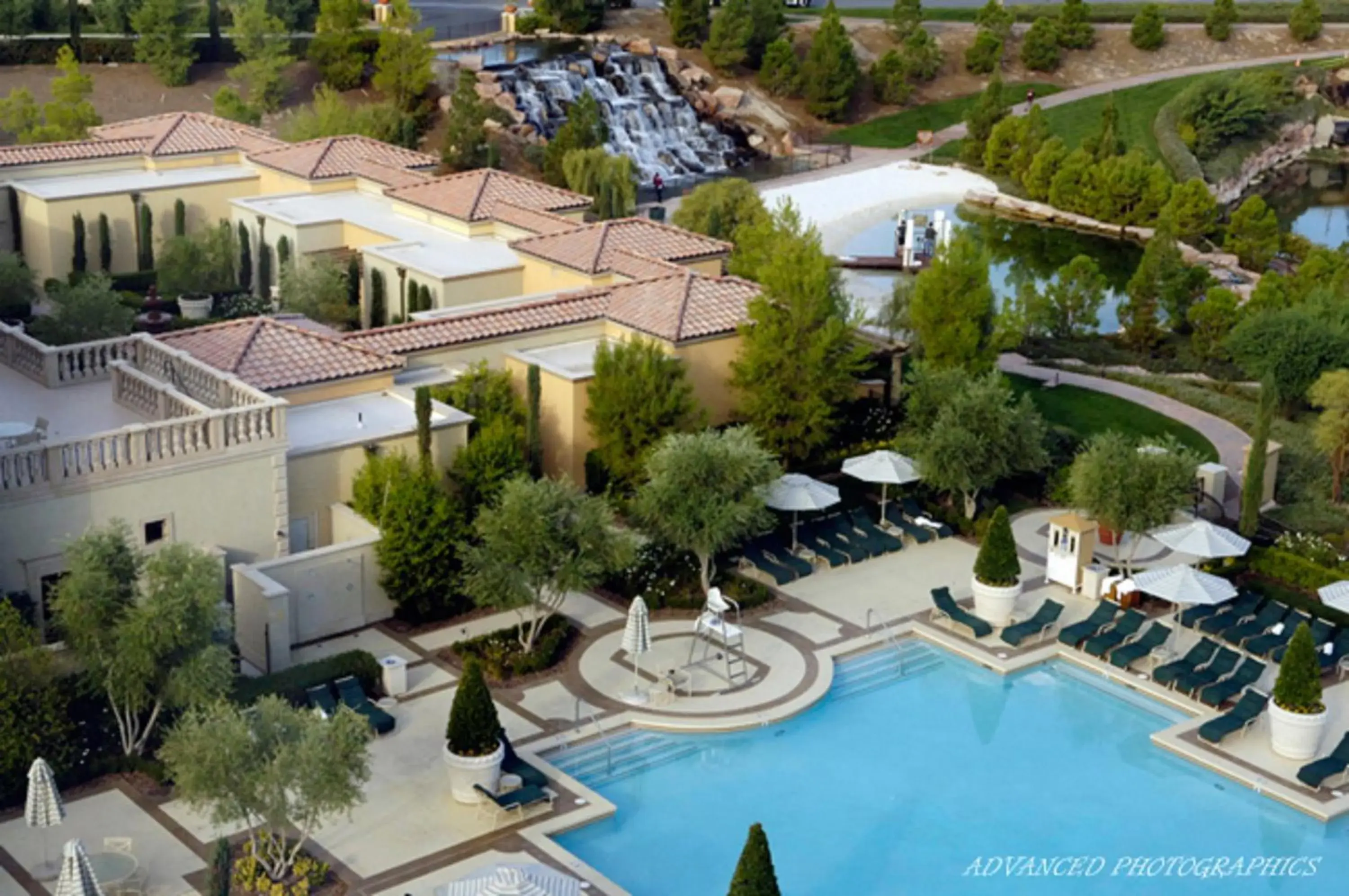 Swimming pool in Hilton Lake Las Vegas Resort & Spa Swimming pool in Hilton Lake Las Vegas Resort & Spa