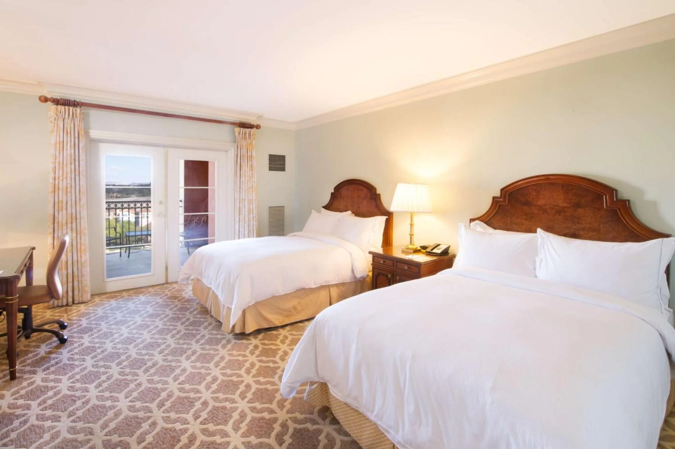 Bed in Hilton Lake Las Vegas Resort & Spa