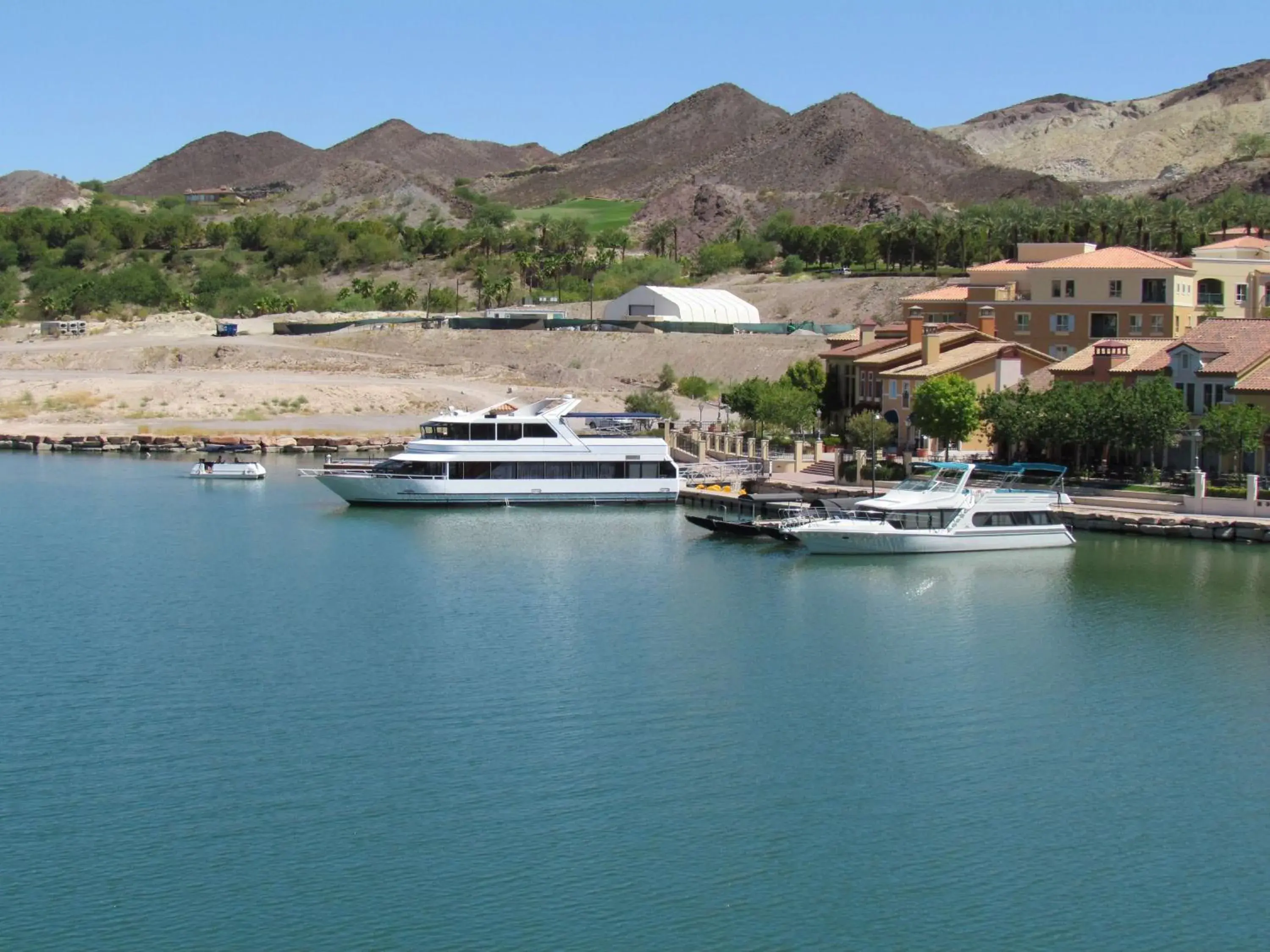 Property building in Hilton Lake Las Vegas Resort & Spa Property building in Hilton Lake Las Vegas Resort & Spa