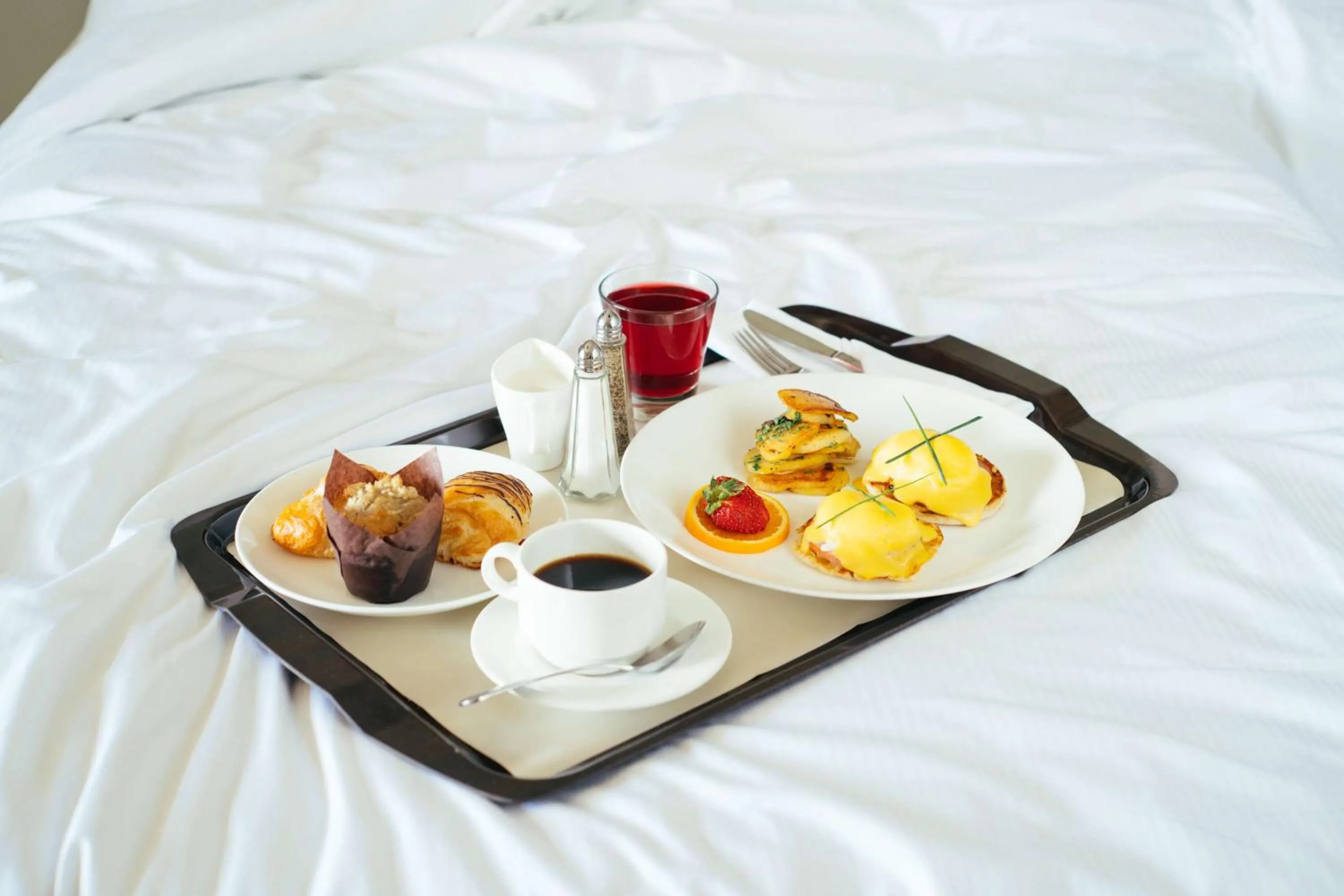 Bed in Hilton Lake Las Vegas Resort & Spa