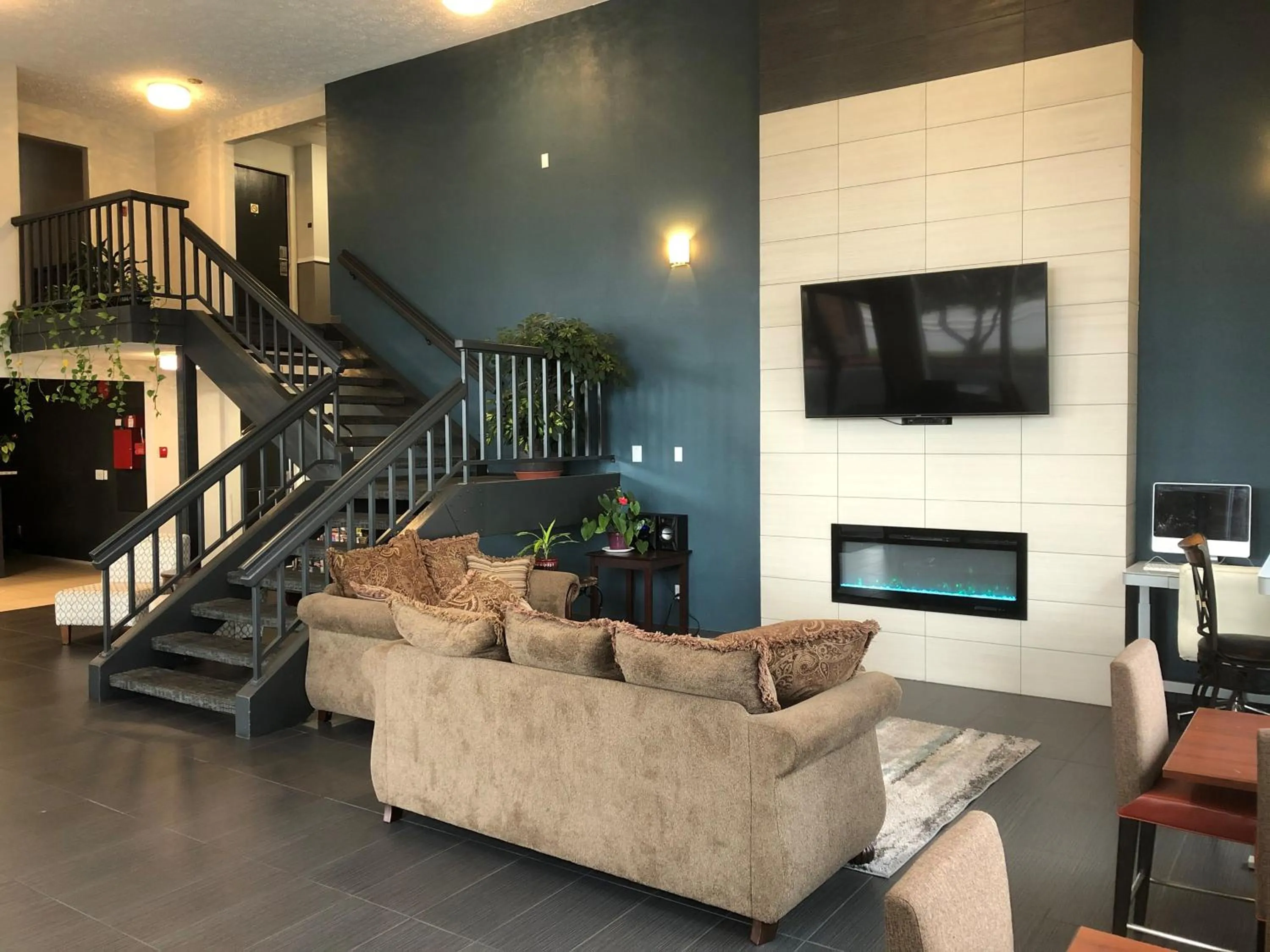 Lobby or reception in Ramada by Wyndham Spokane Valley