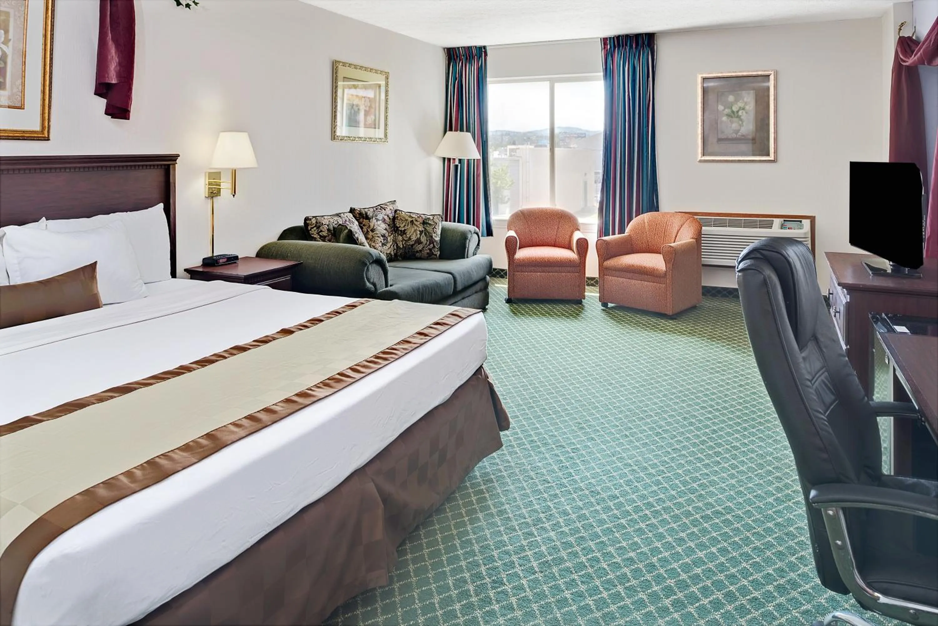 Bedroom, Bed in Ramada by Wyndham Spokane Valley