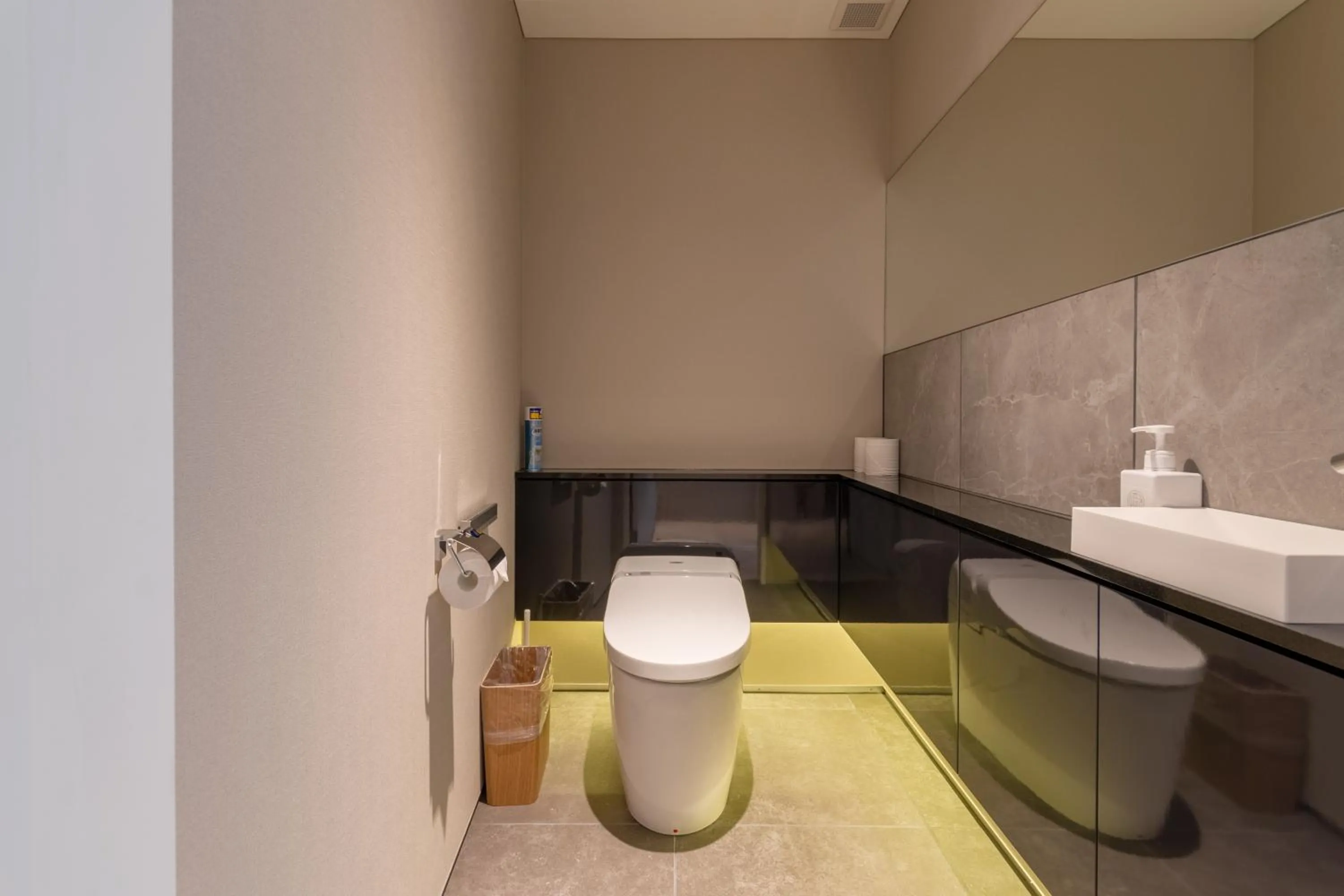 Toilet in Boheme by H2 Life