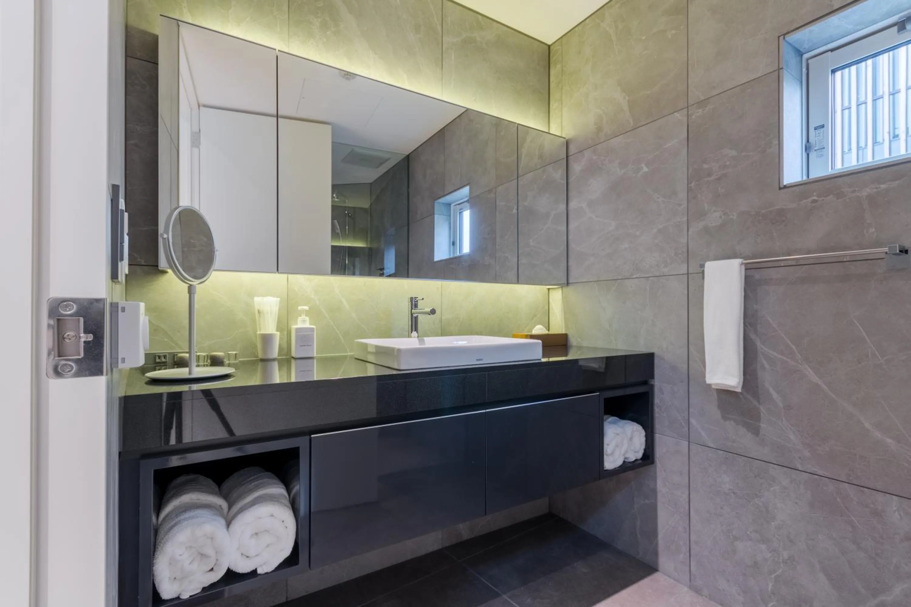 Bathroom in Boheme by H2 Life