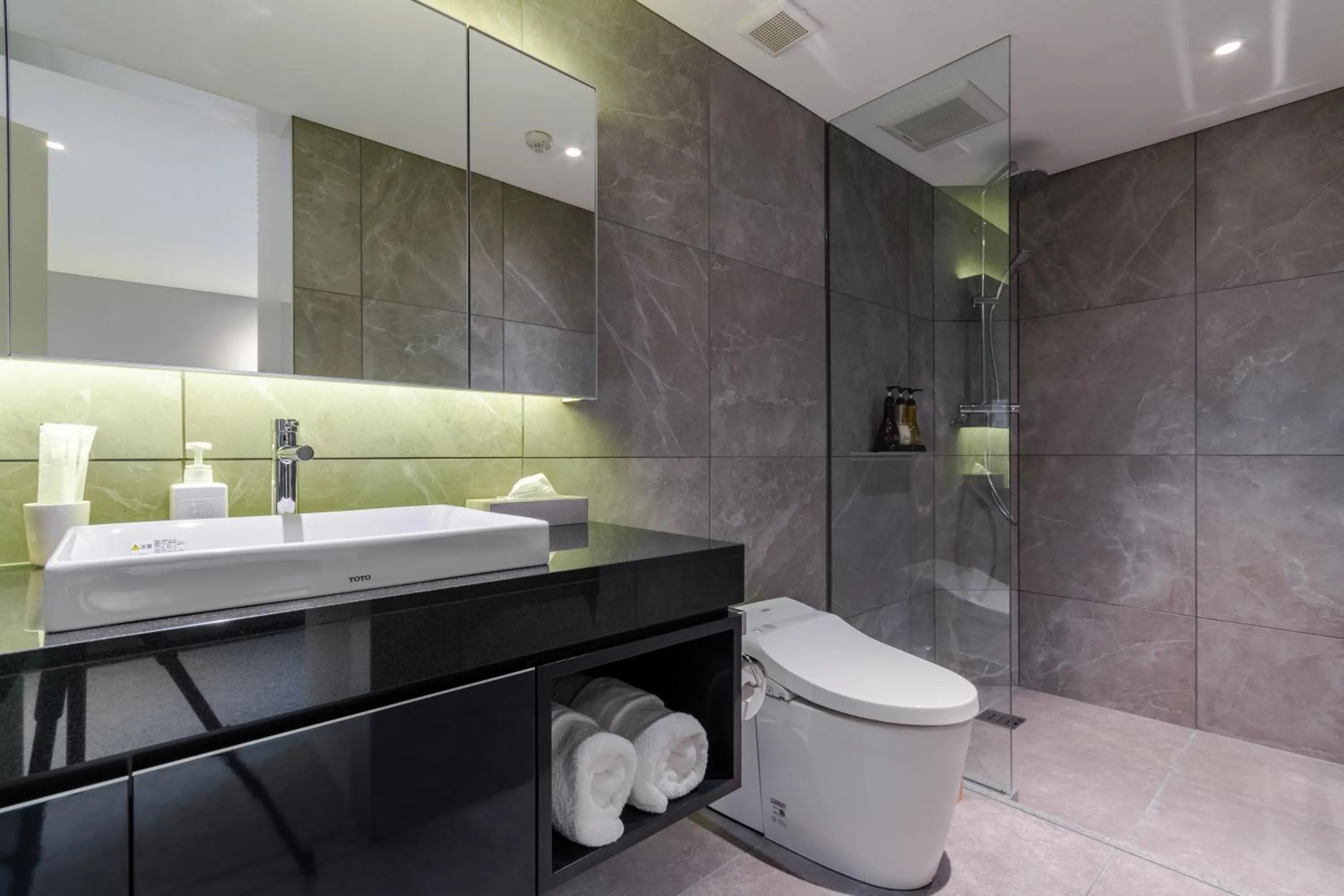 Bathroom in Boheme by H2 Life