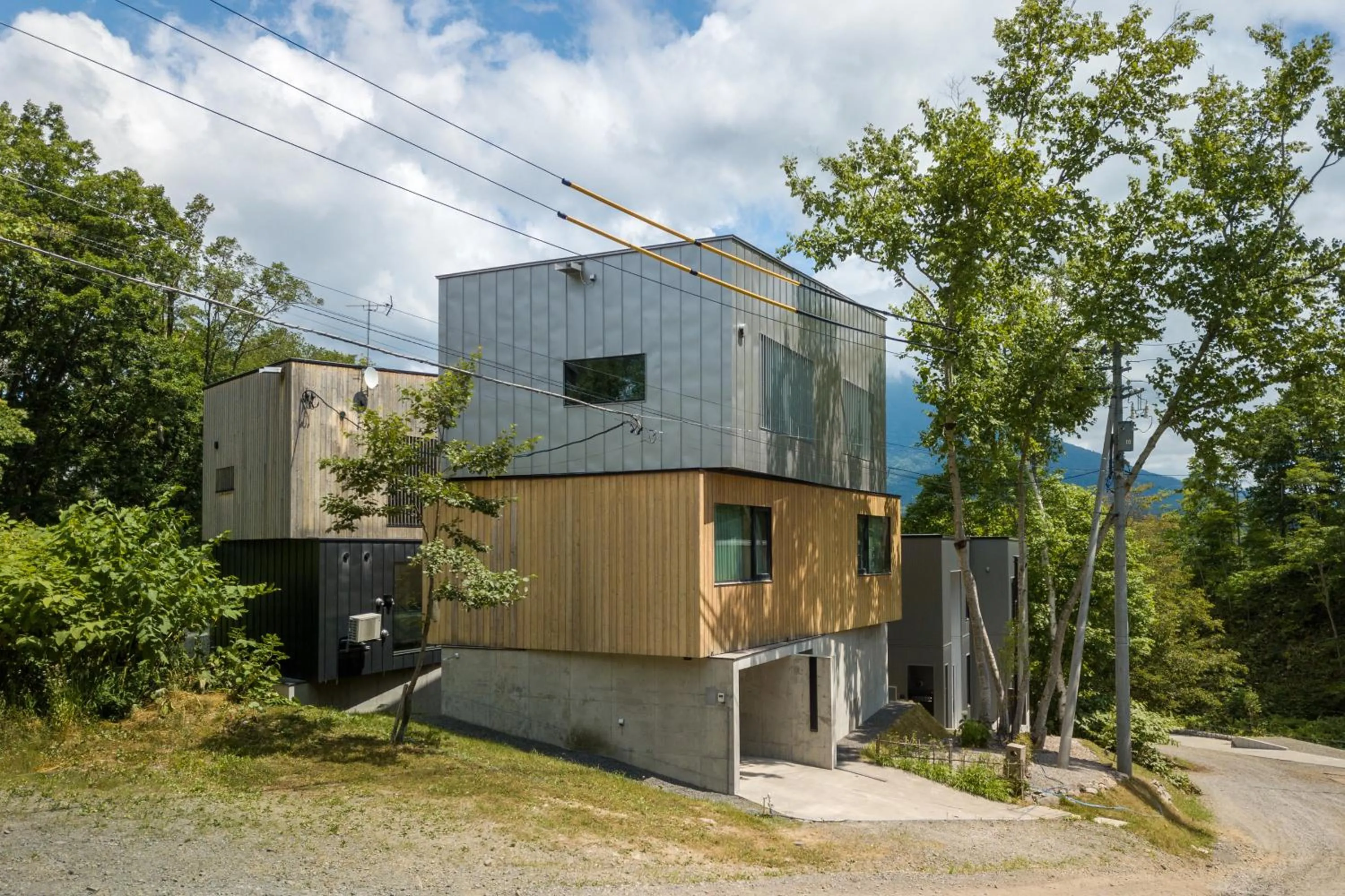 Property building in Boheme by H2 Life