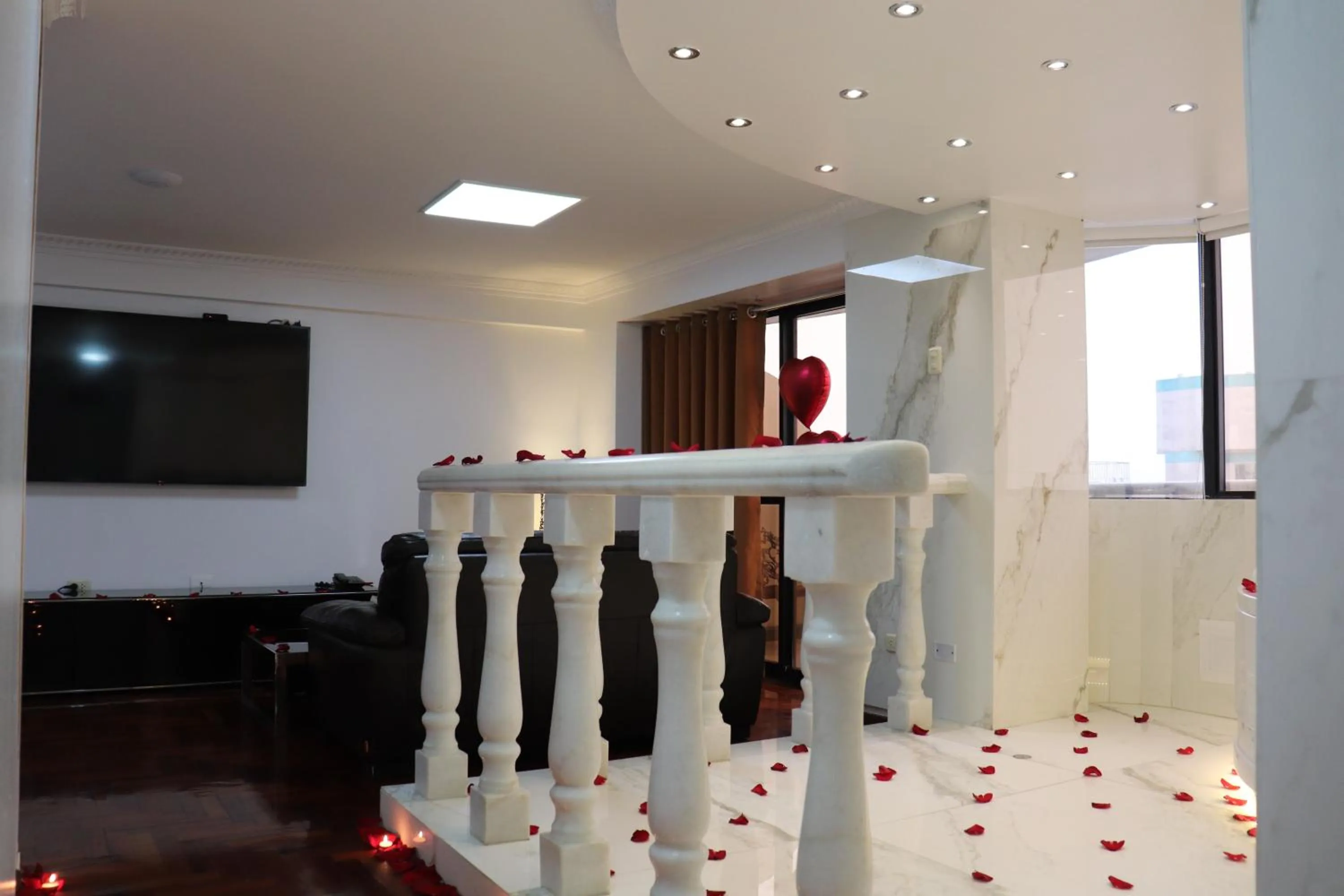 TV and multimedia in Inkari Apart Hotel