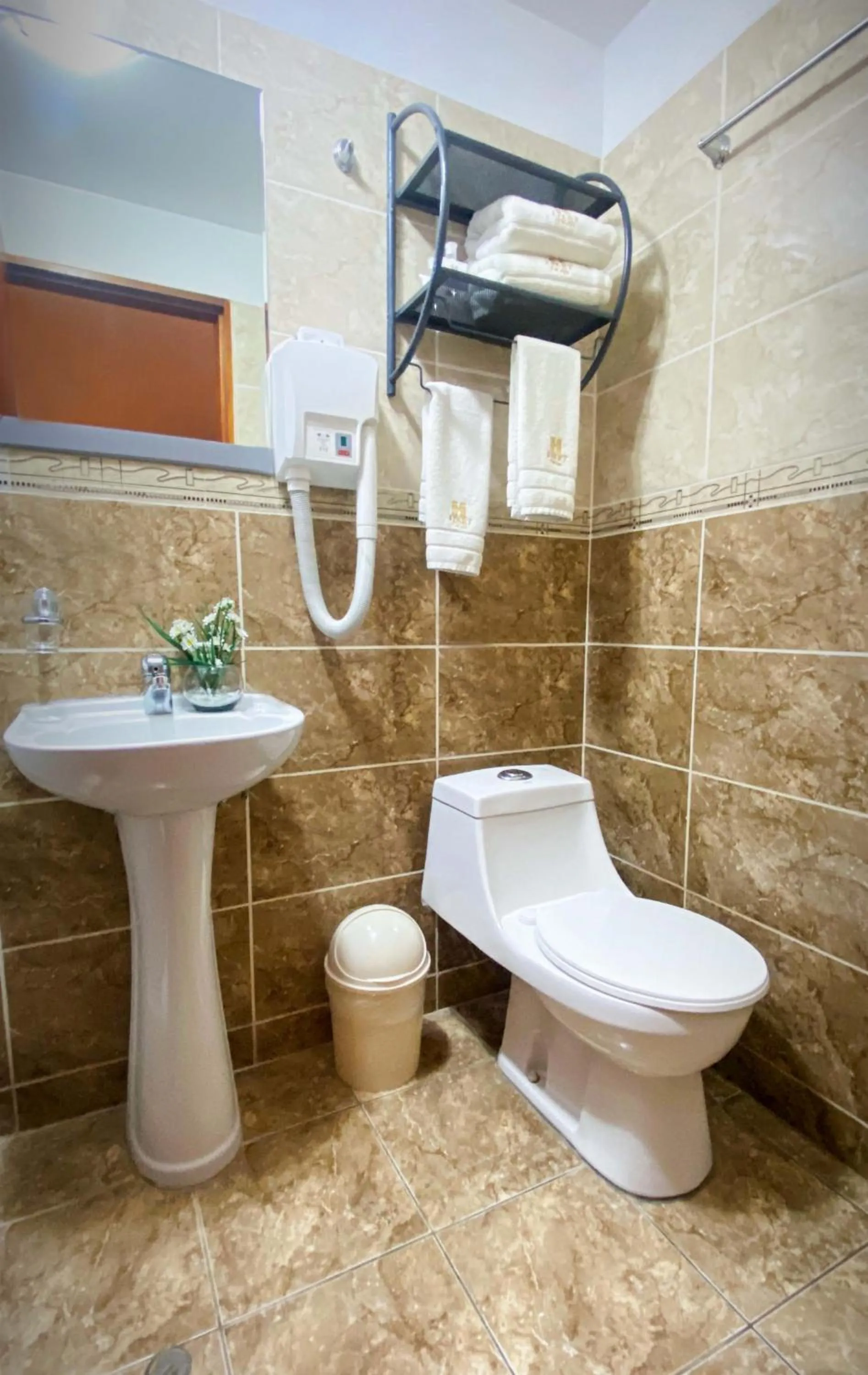 Shower in Inkari Apart Hotel