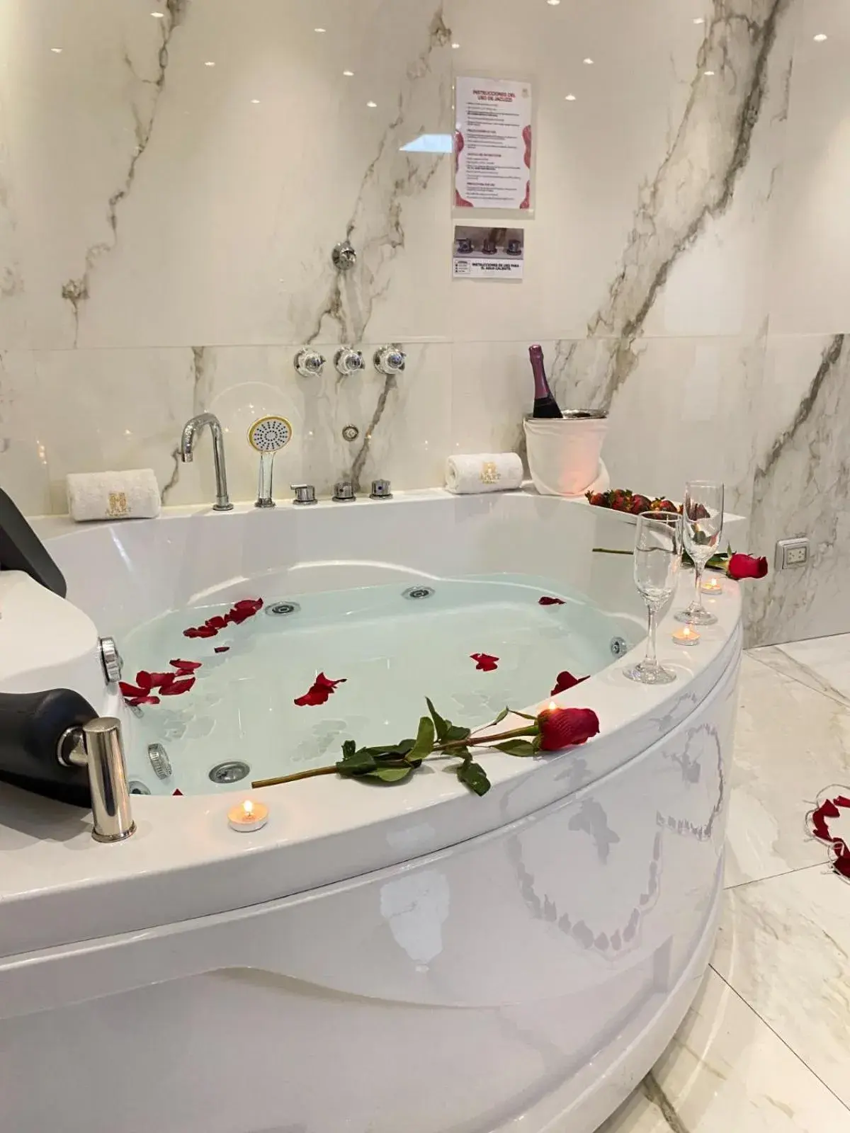 King Suite with Spa Bath and Balcony with Partial Ocean View in Inkari Apart Hotel King Suite with Spa Bath and Balcony with Partial Ocean View in Inkari Apart Hotel