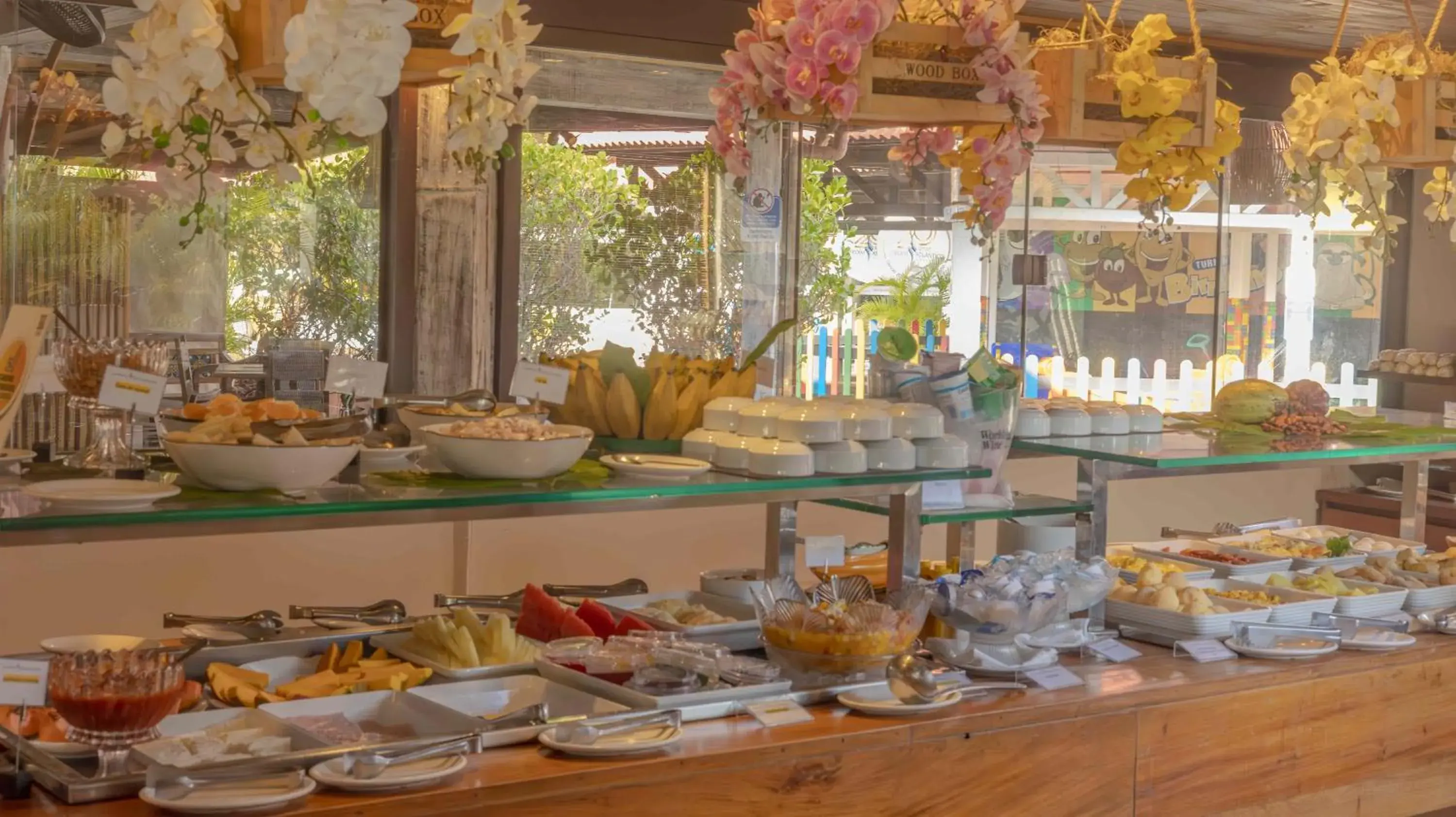 Buffet breakfast in Jardim Atlântico Beach Resort Buffet breakfast in Jardim Atlântico Beach Resort