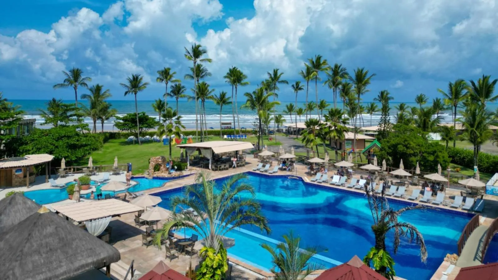 Swimming pool in Jardim Atlântico Beach Resort