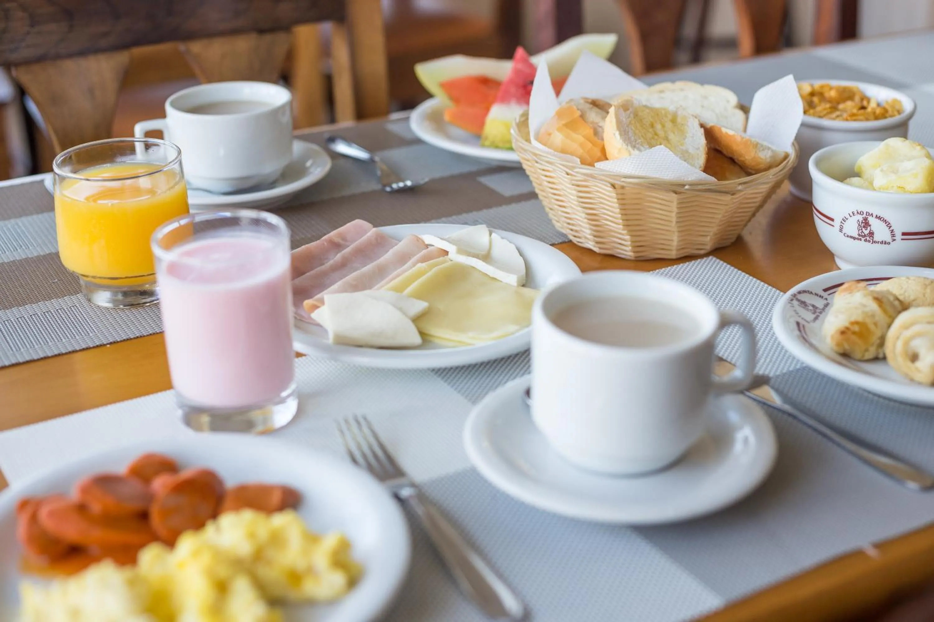 Buffet breakfast in Hotel Leão da Montanha