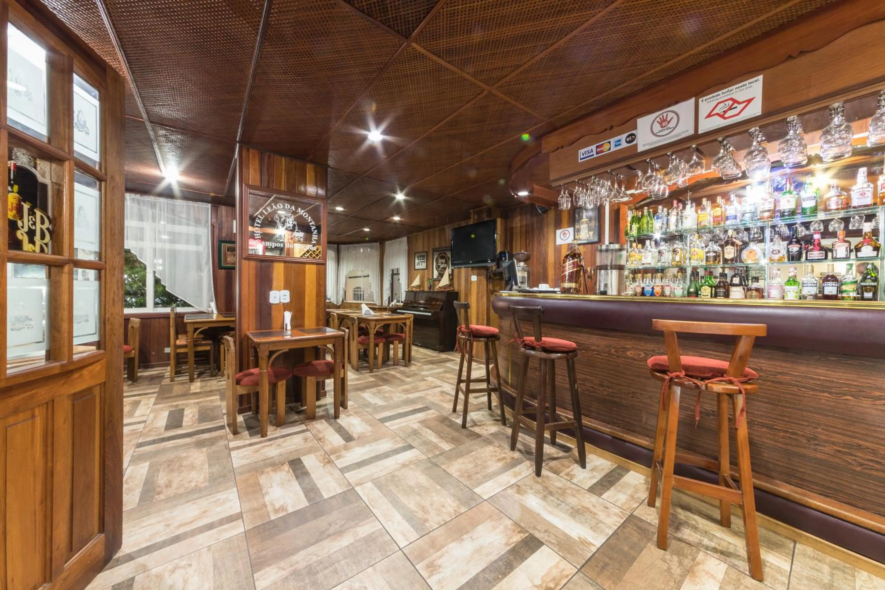 Lounge or bar in Hotel Leão da Montanha