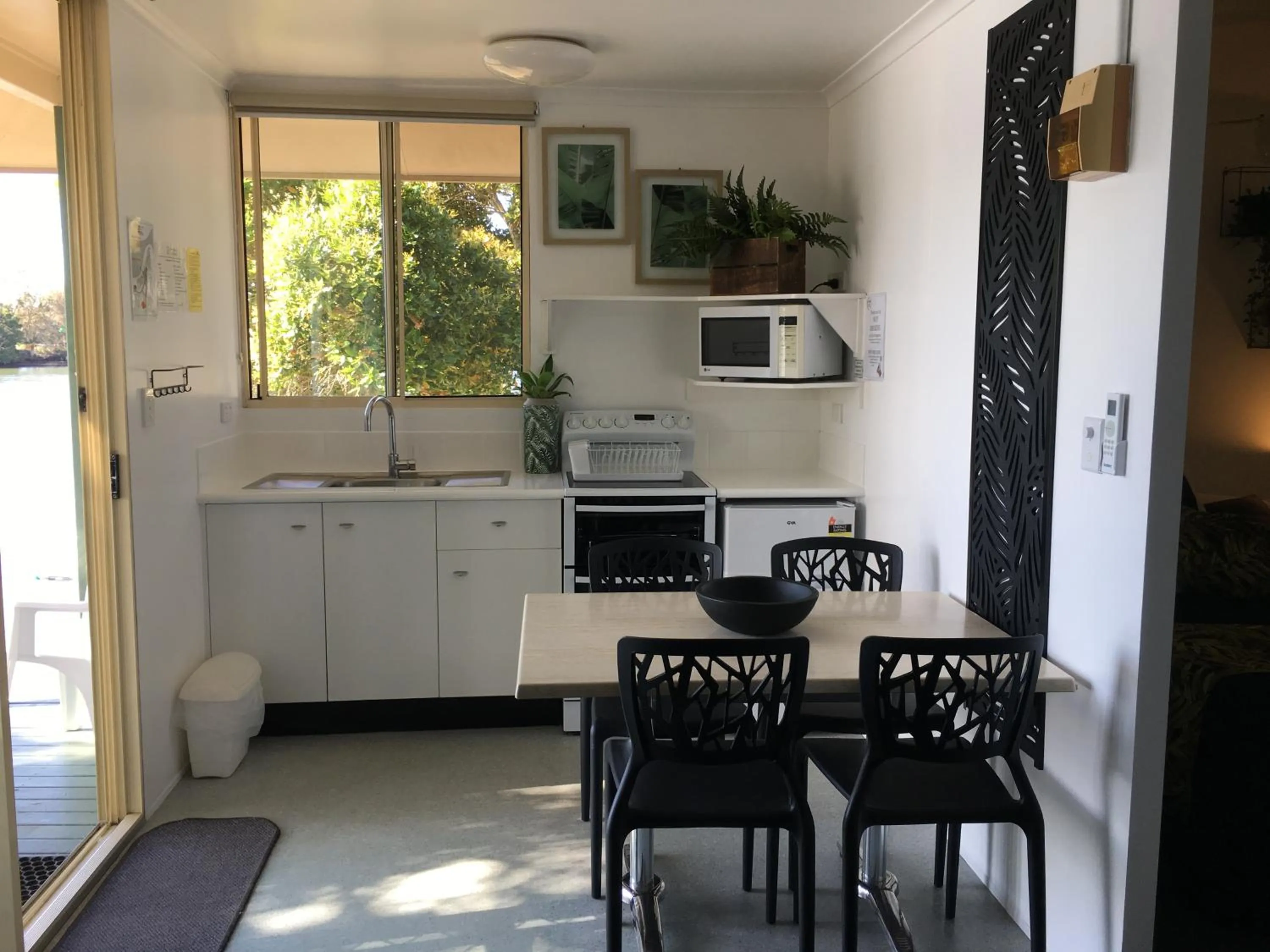 Kitchen or kitchenette in Maroochy River Bungalows